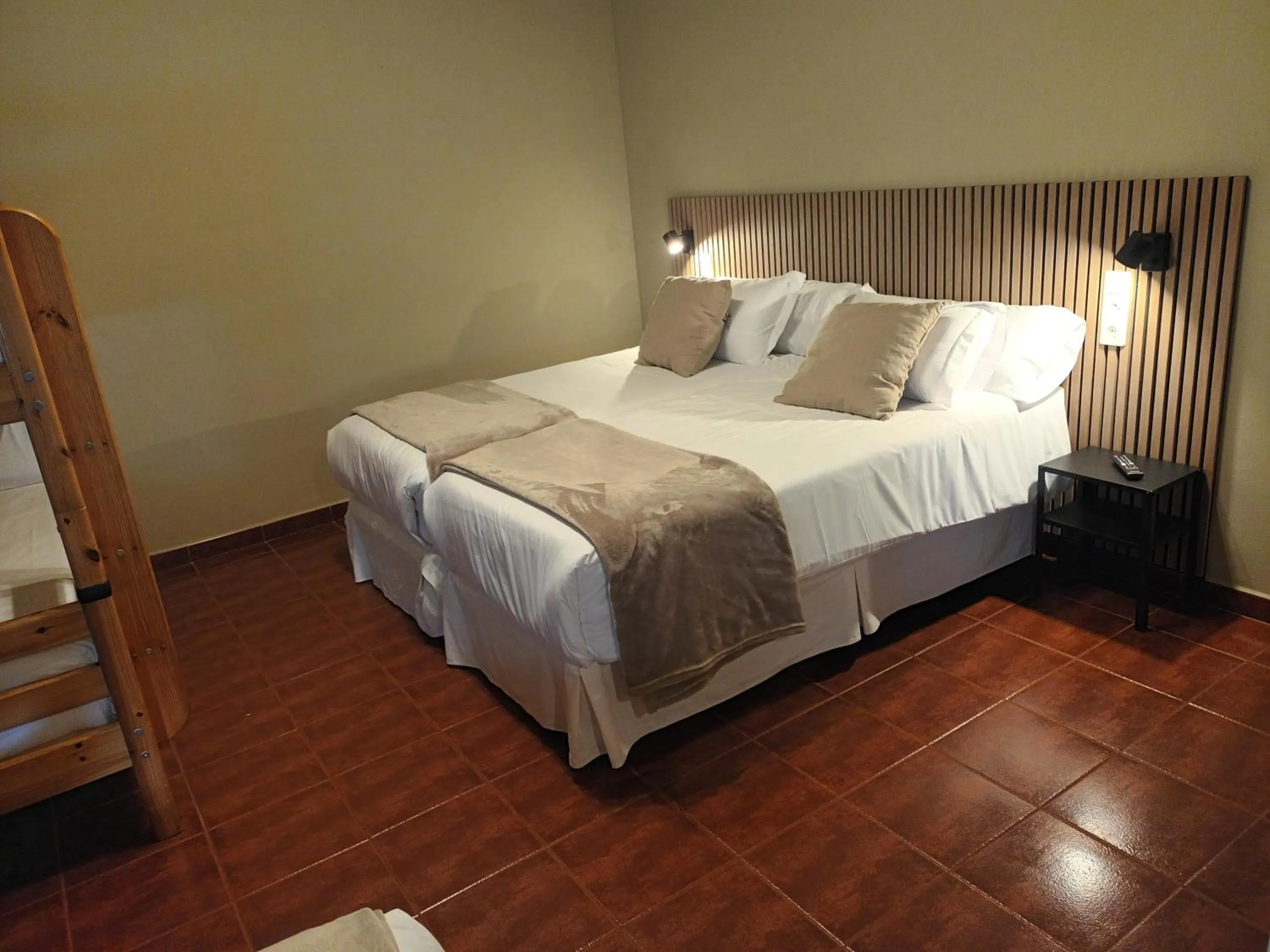 Property building, Bed in Hotel San Francisco