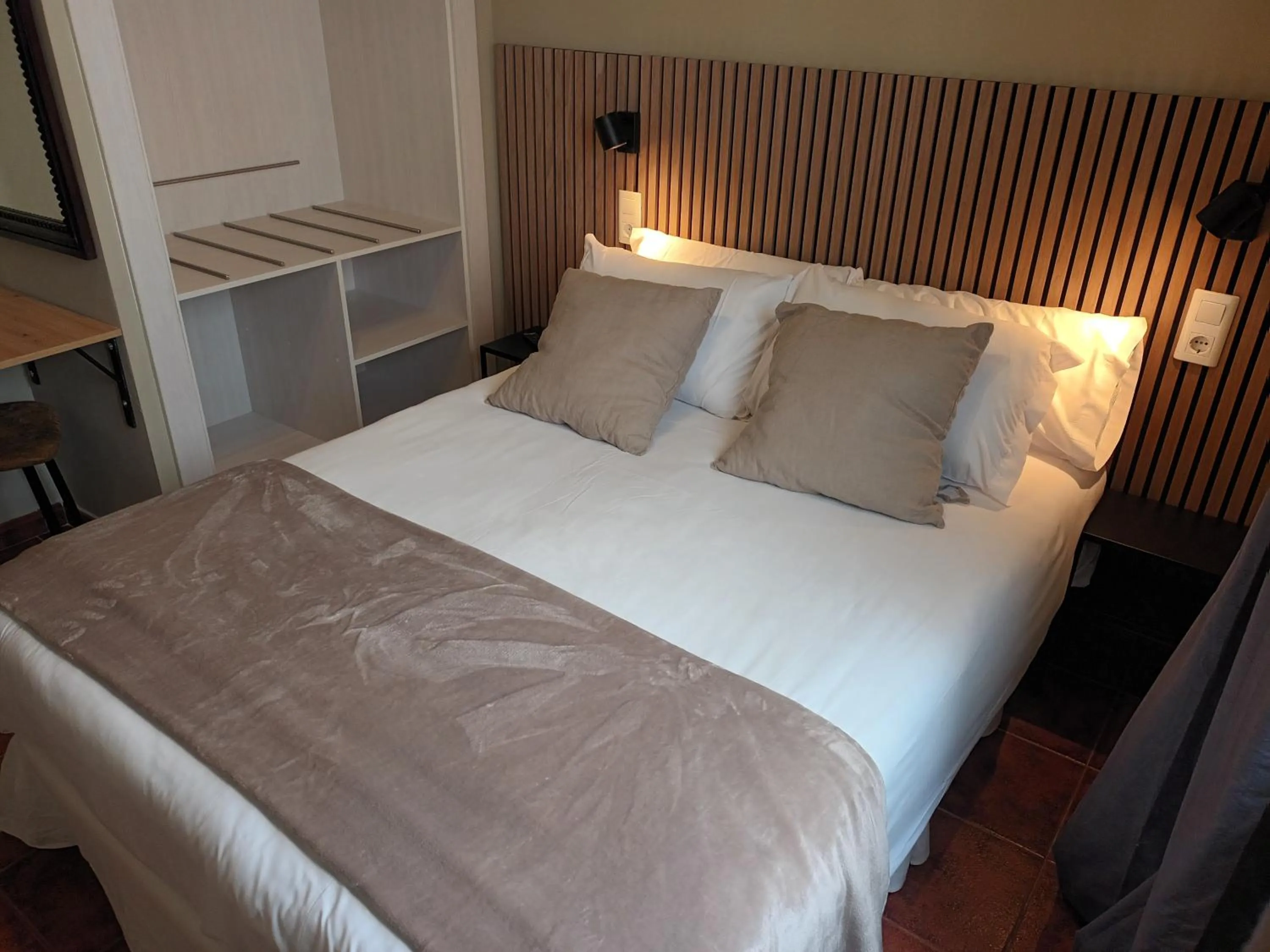 Property building, Bed in Hotel San Francisco