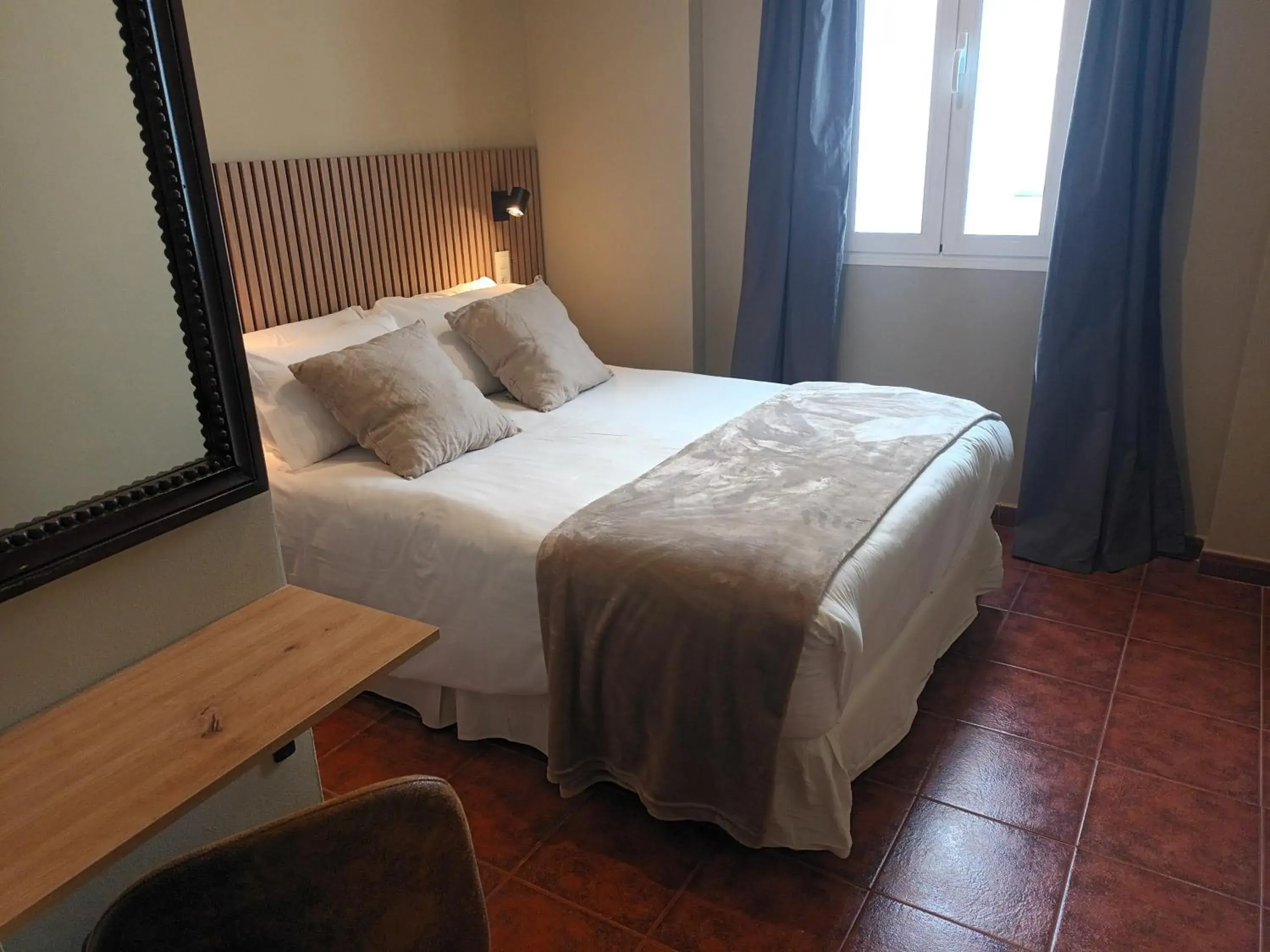 Basic Double Room in Hotel San Francisco Basic Double Room in Hotel San Francisco