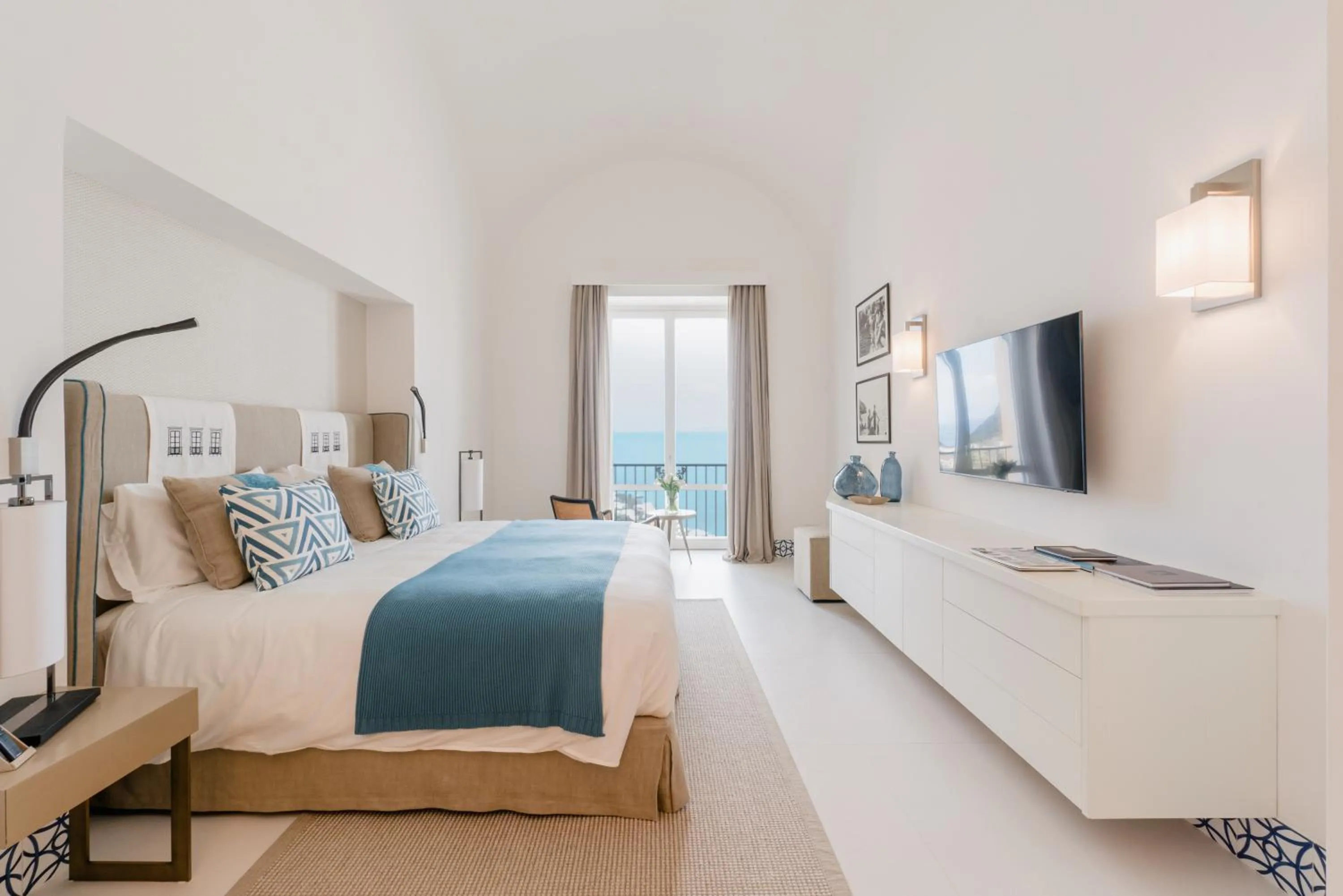 Bed in Palazzo M Capri