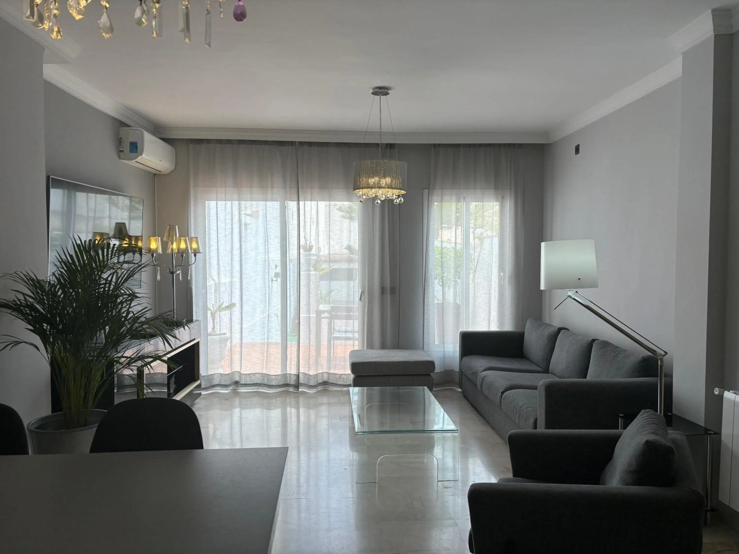 Apartamentos Abril