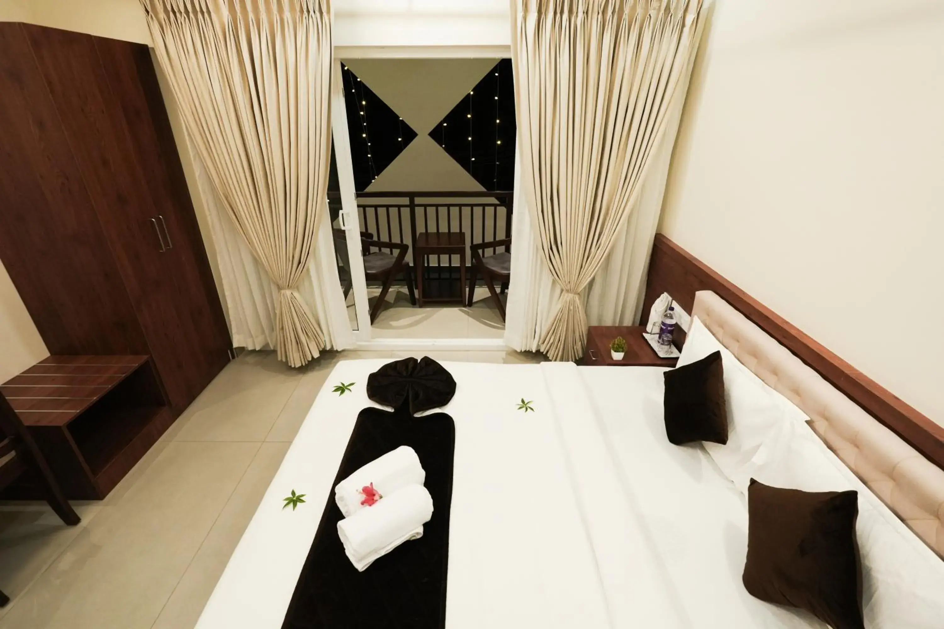 Deluxe Double Room in Royalton Residency Deluxe Double Room in Royalton Residency