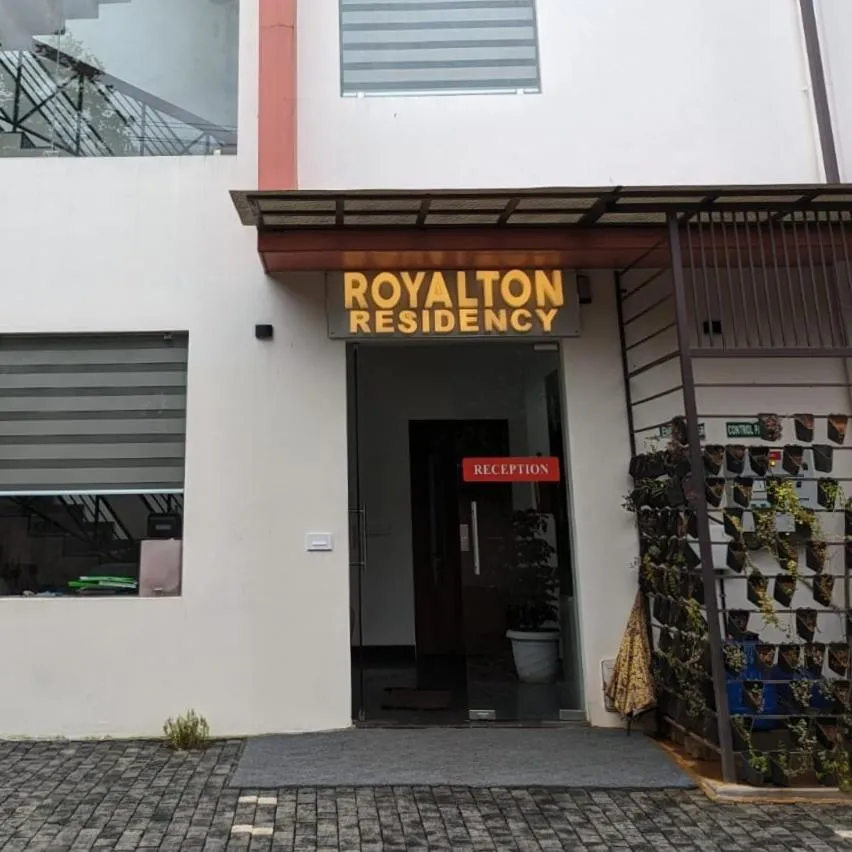 Facade/entrance in Royalton Residency