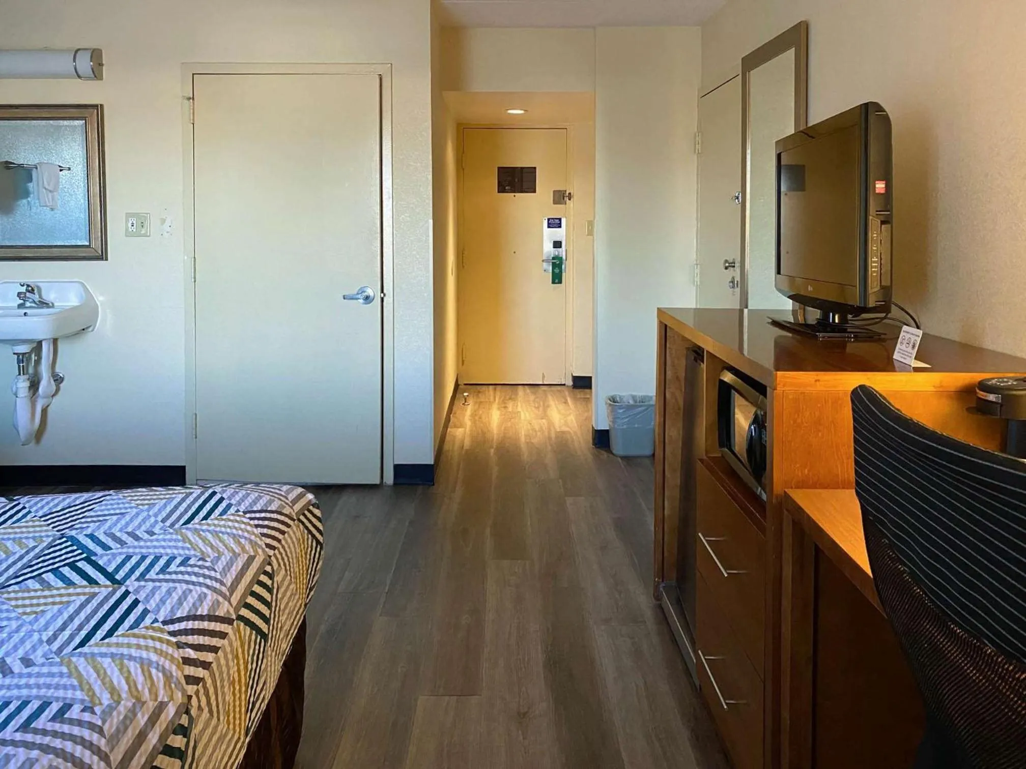 Bedroom, Bed in Suites Catonsville MD Baltimore West