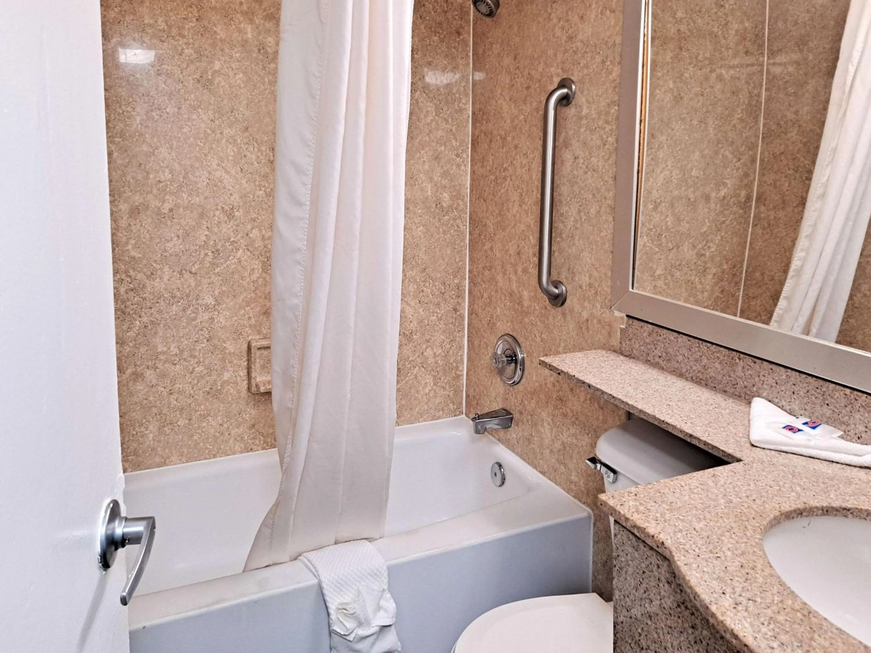 Bedroom in Suites Catonsville MD Baltimore West