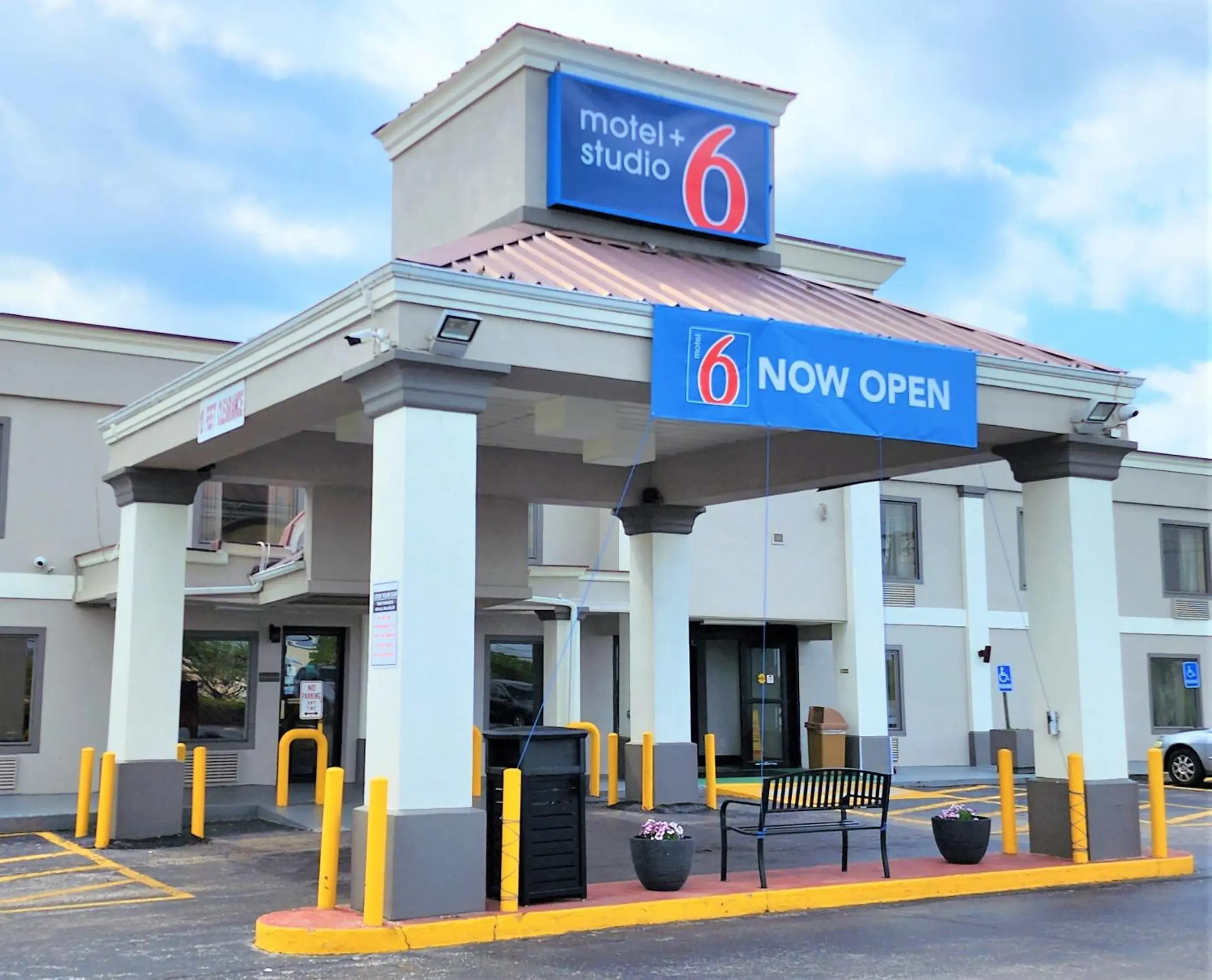 Facade/entrance in Suites Catonsville MD Baltimore West Facade/entrance in Suites Catonsville MD Baltimore West