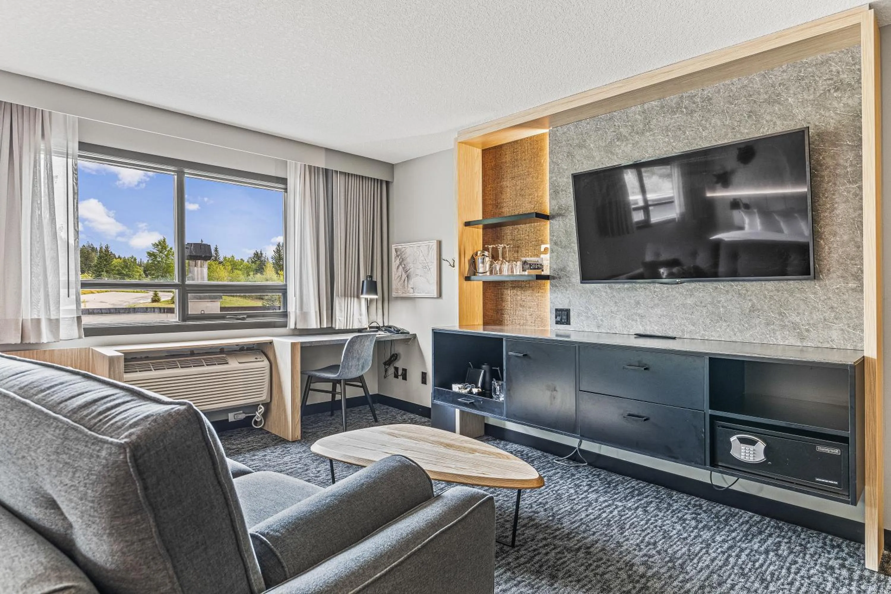 TV and multimedia in Everwild Canmore Hotel