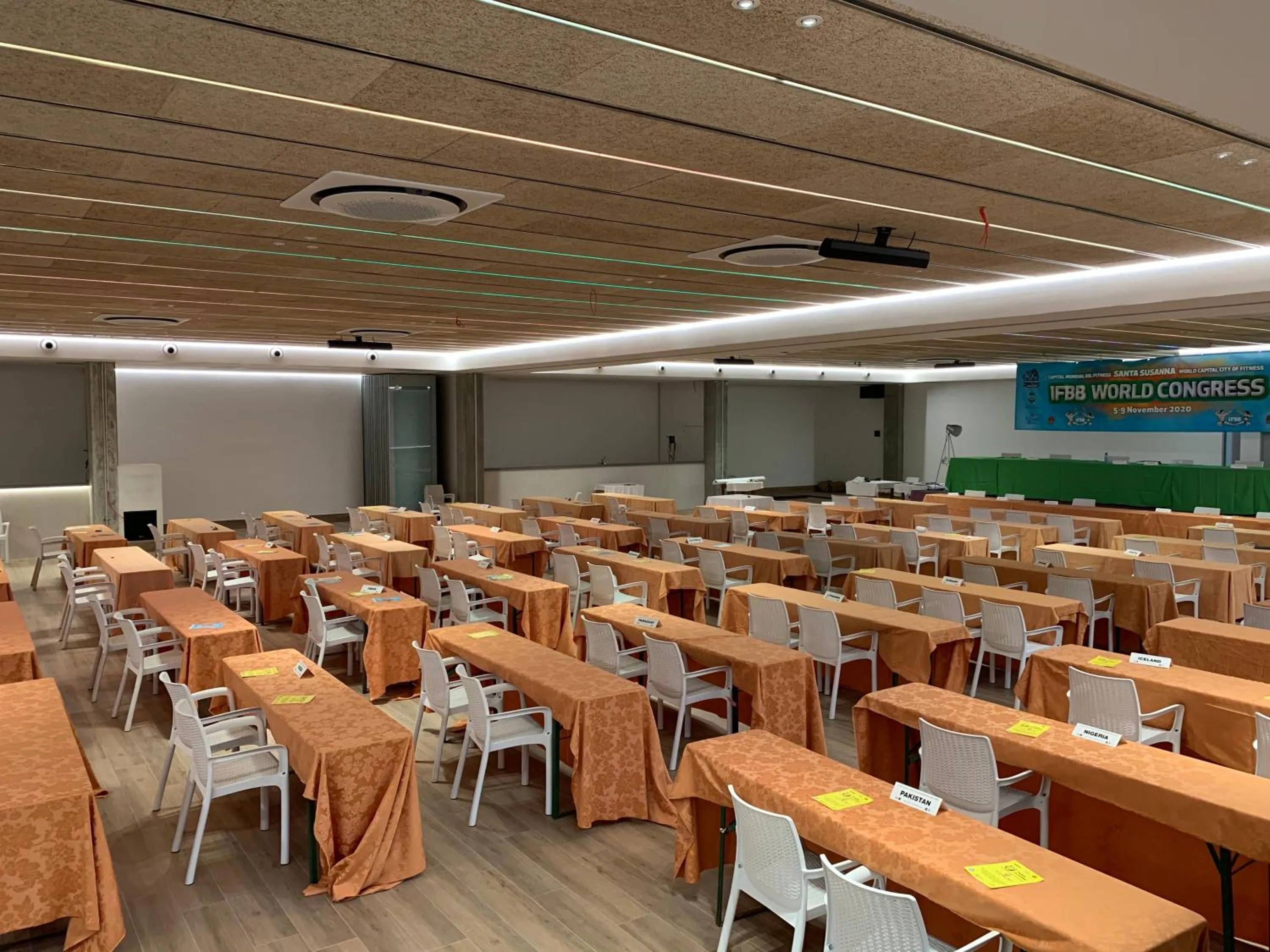 Business facilities in Don Angel & SPA & Padel- Adults Recommended