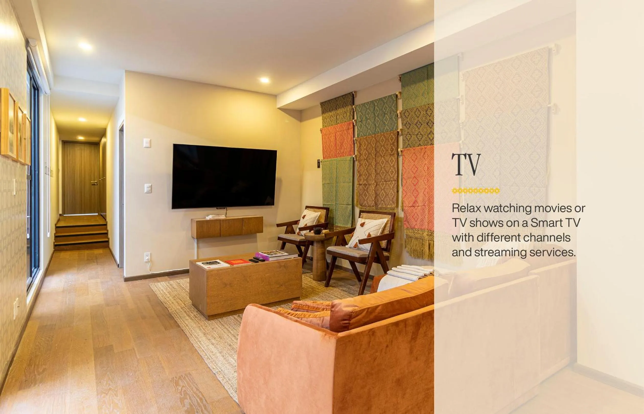 Communal lounge/ TV room in Casa Colima by Kukun