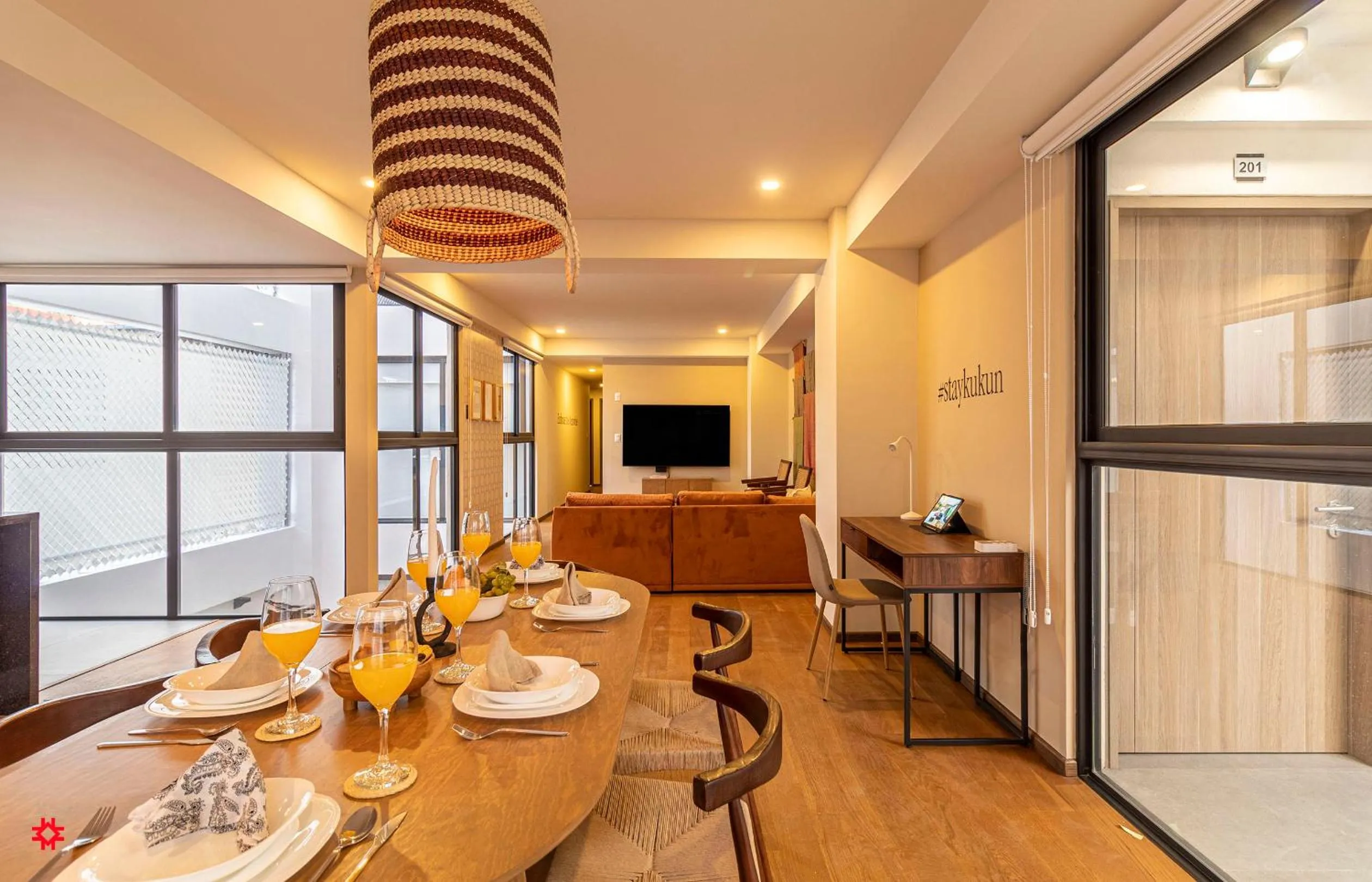 Communal lounge/ TV room in Casa Colima by Kukun