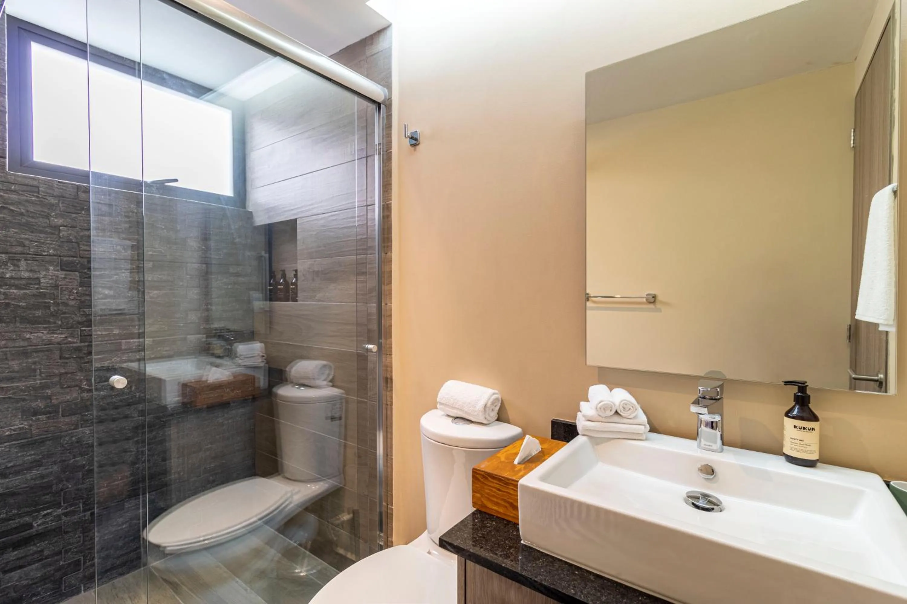 Bathroom in Casa Colima by Kukun