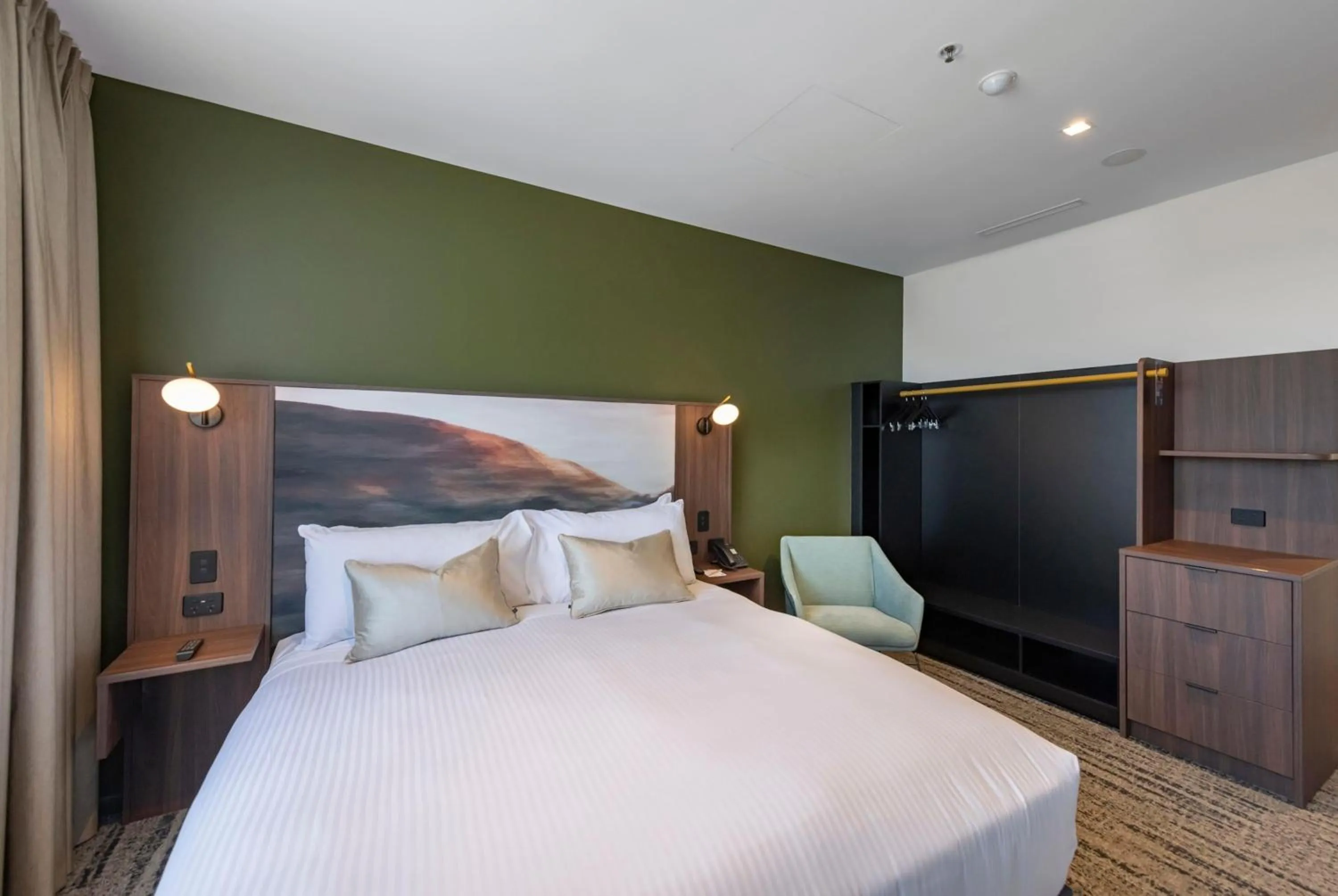 Photo of the whole room, Bed in TRYP Adelaide by Wyndham