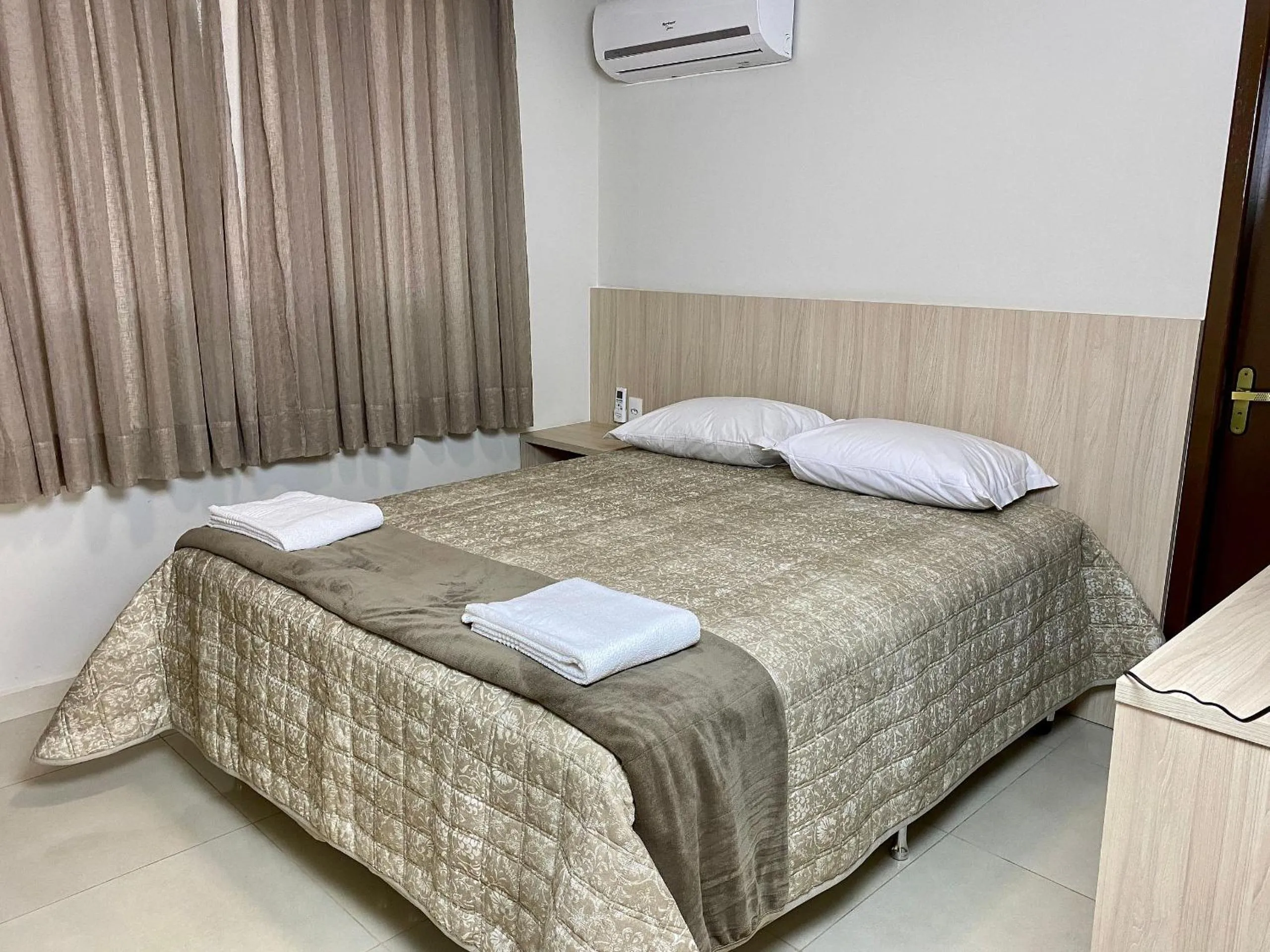 Bedroom, Bed in Edifício Shalfa