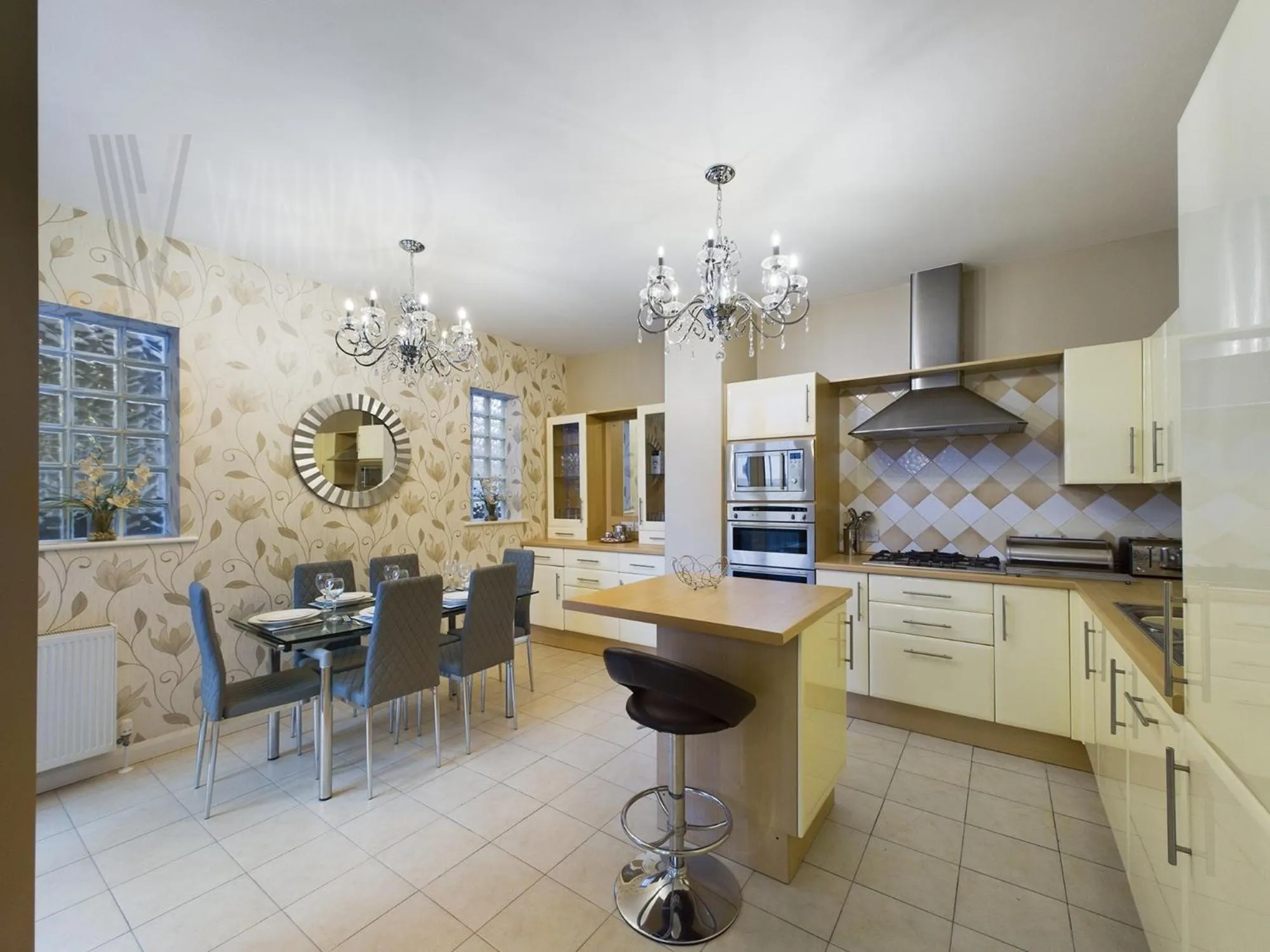 Kitchen or kitchenette in The Beach House, Luxury Apartments