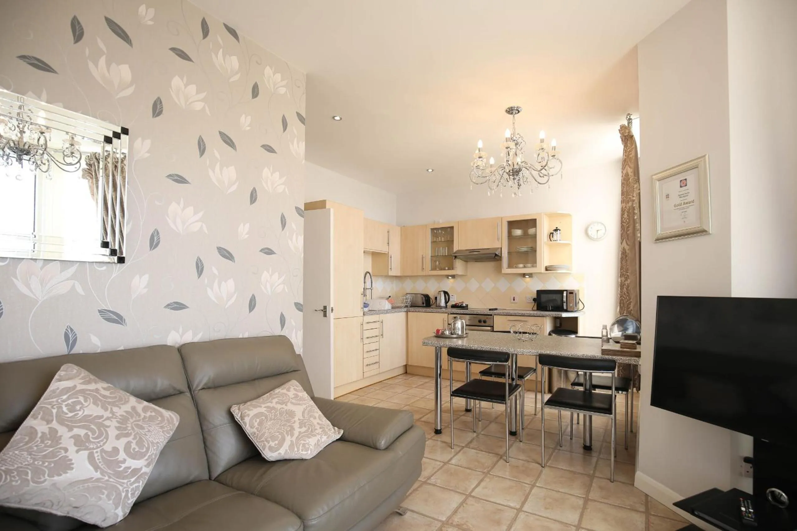 Kitchen or kitchenette in The Beach House, Luxury Apartments