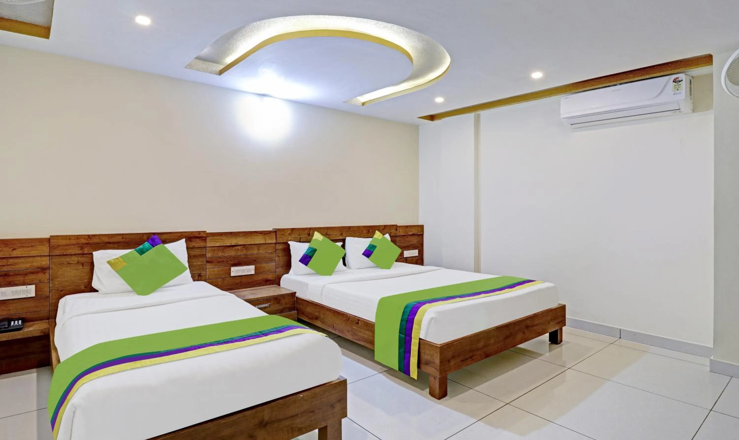 Bedroom, Bed in Treebo Skanda Suites