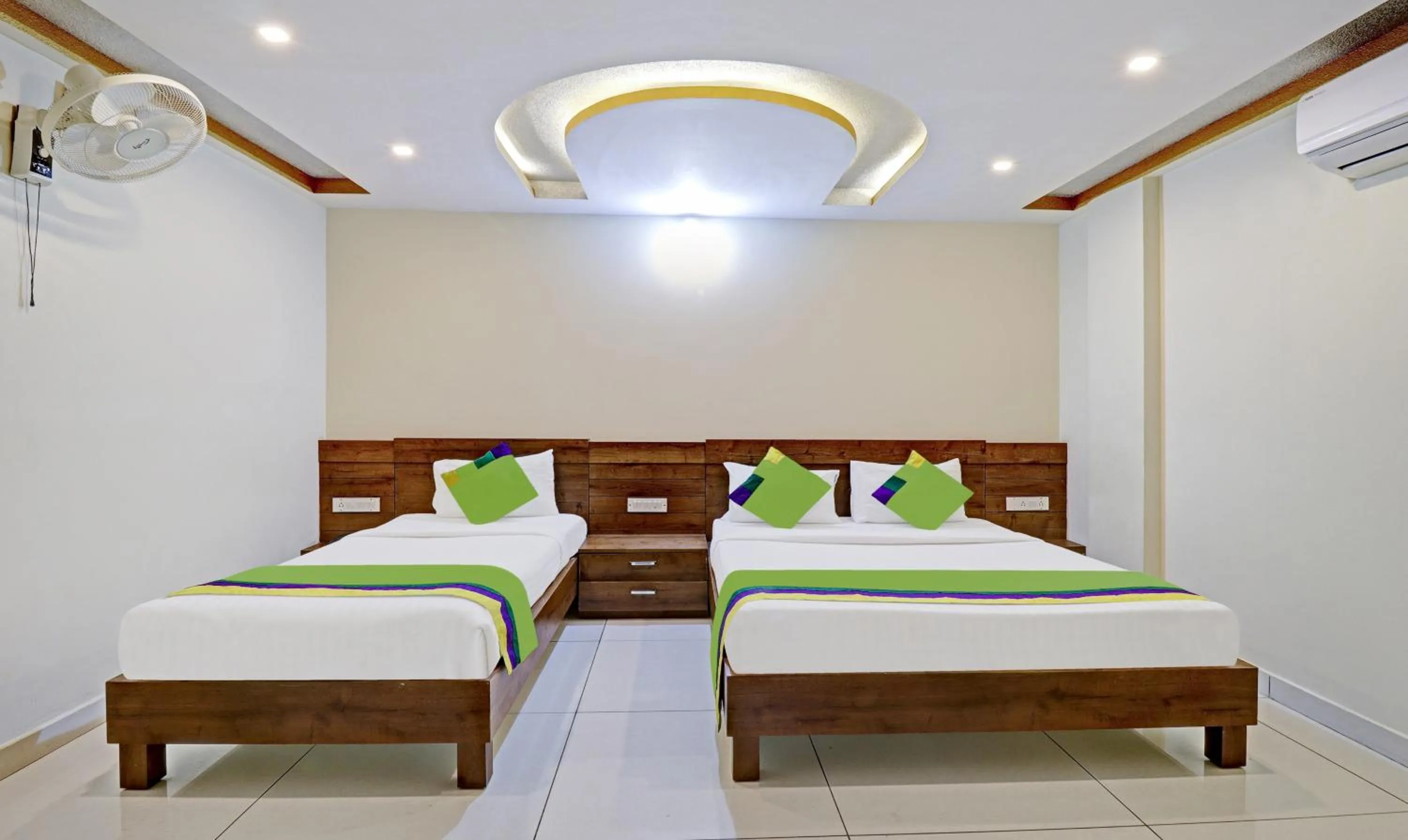 Bedroom, Bed in Treebo Skanda Suites