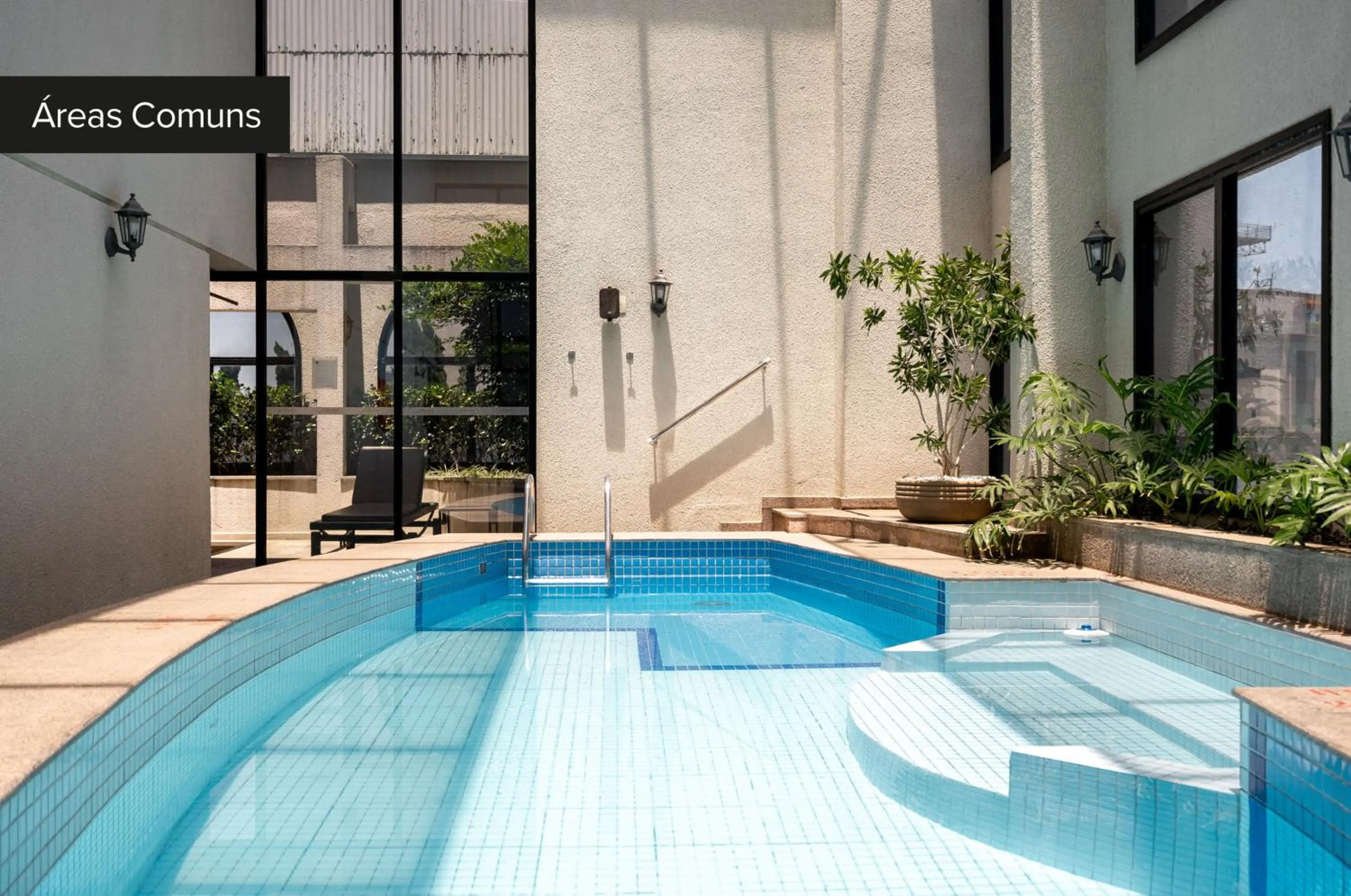 Swimming pool in Charlie Jerônimo da Veiga