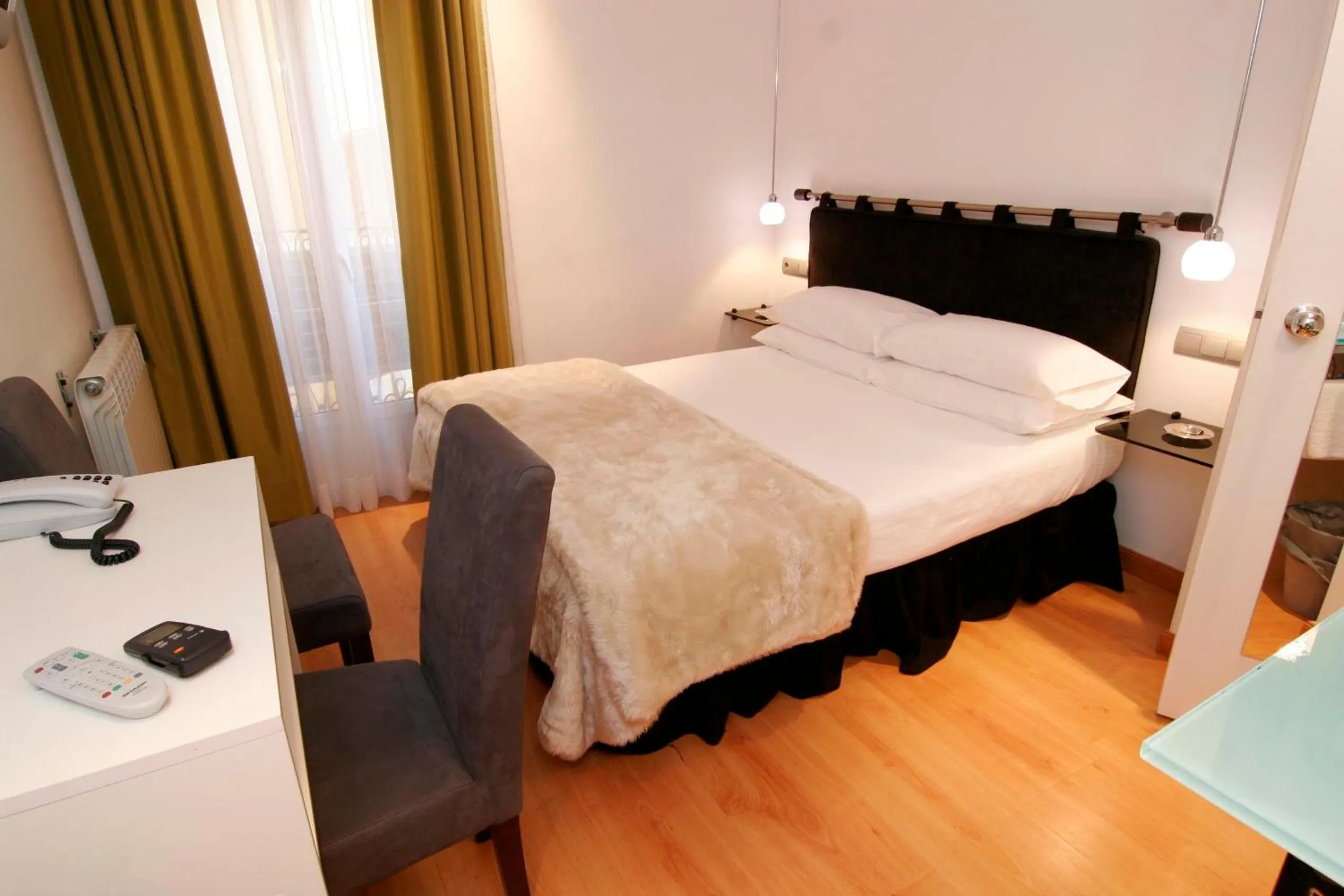 Bedroom, Bed in Hostal Santo Domingo