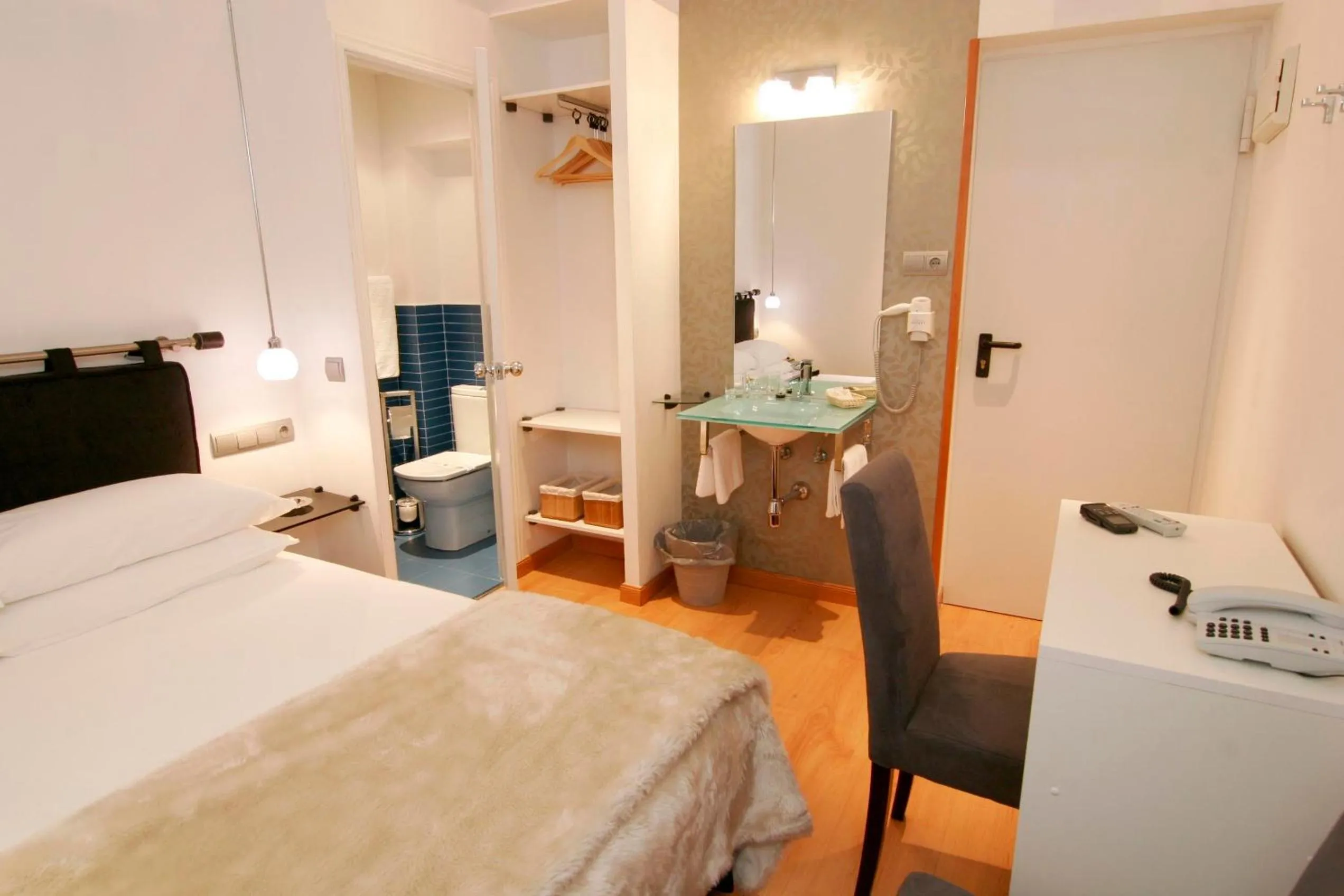 Bed in Hostal Santo Domingo