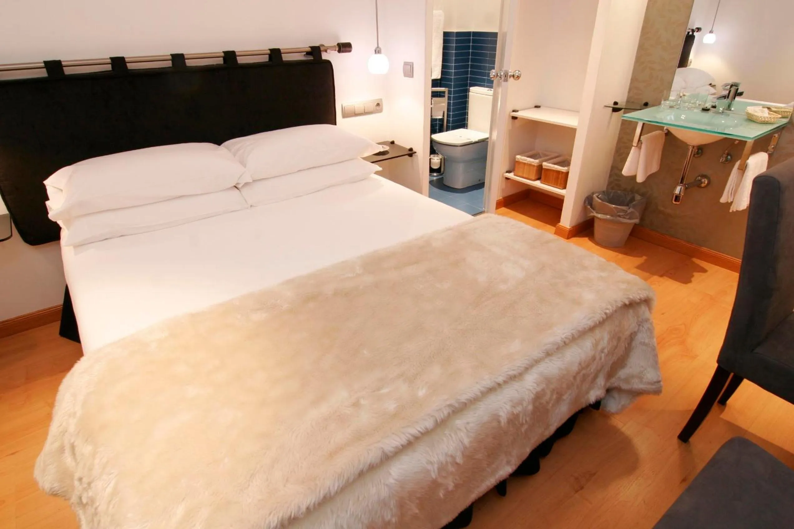 Photo of the whole room, Bed in Hostal Santo Domingo