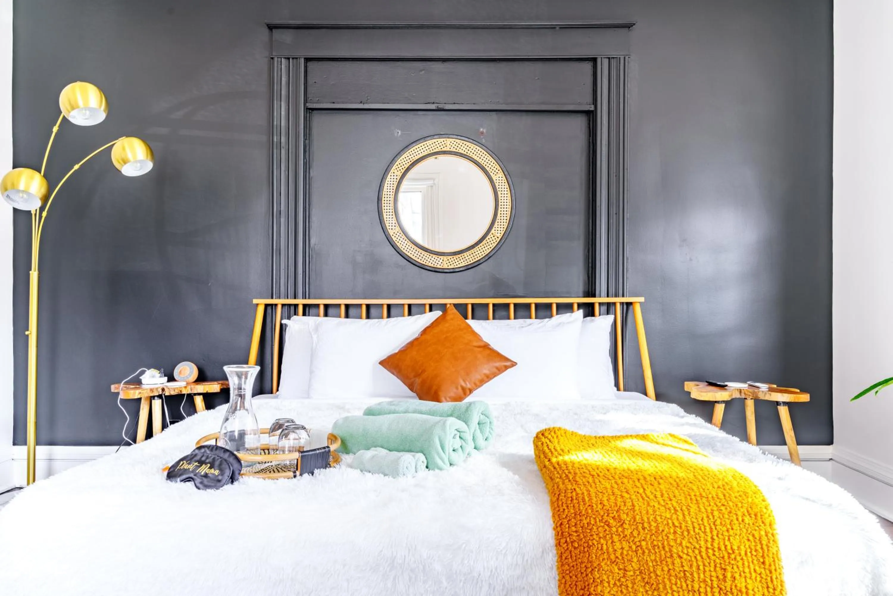 Bed in Jungle House Luxury Stays - Downtown Chillicothe