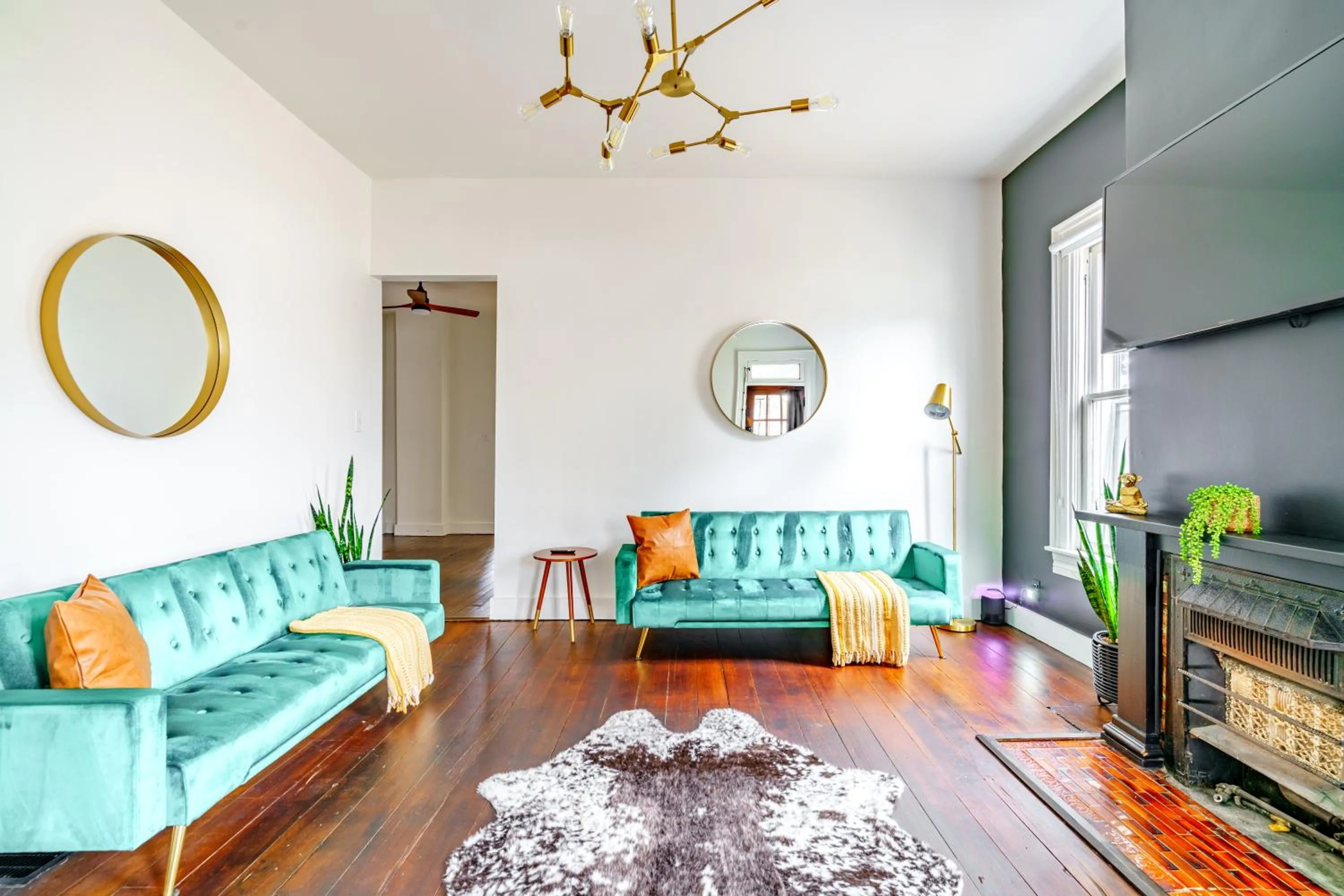 Jungle House Luxury Stays - Downtown Chillicothe