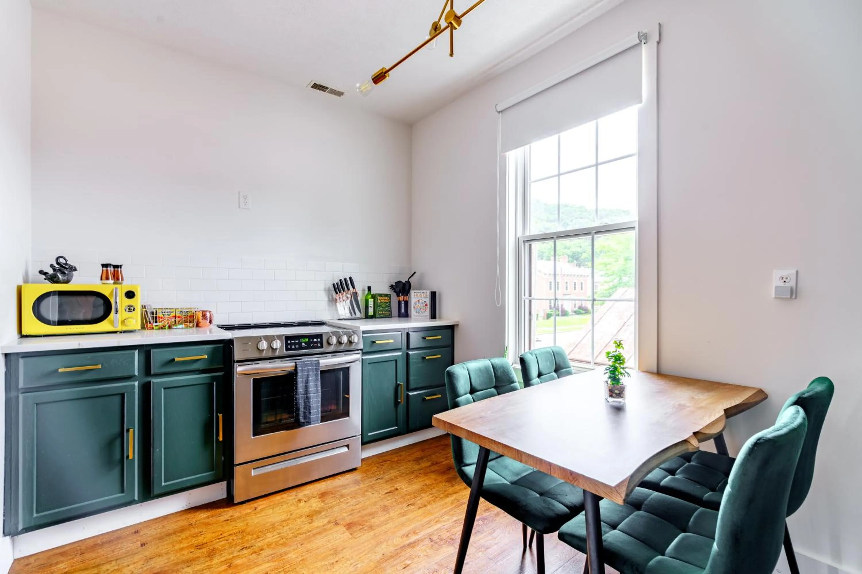 Jungle House Luxury Stays - Downtown Chillicothe