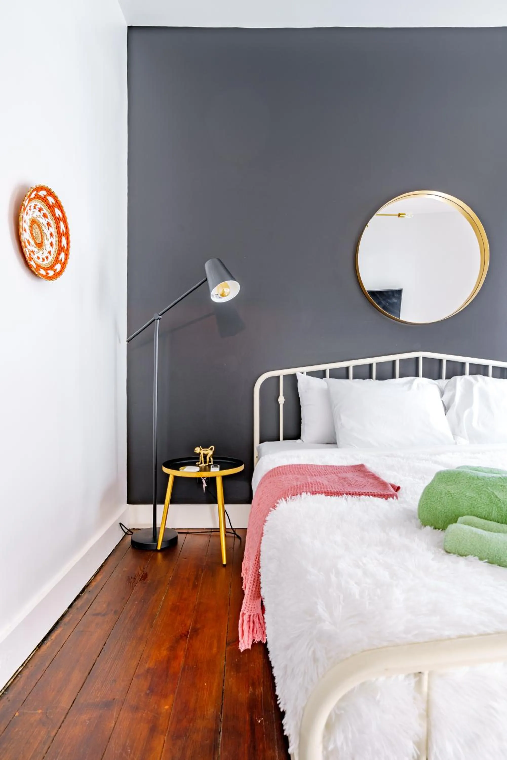 Bed in Jungle House Luxury Stays - Downtown Chillicothe