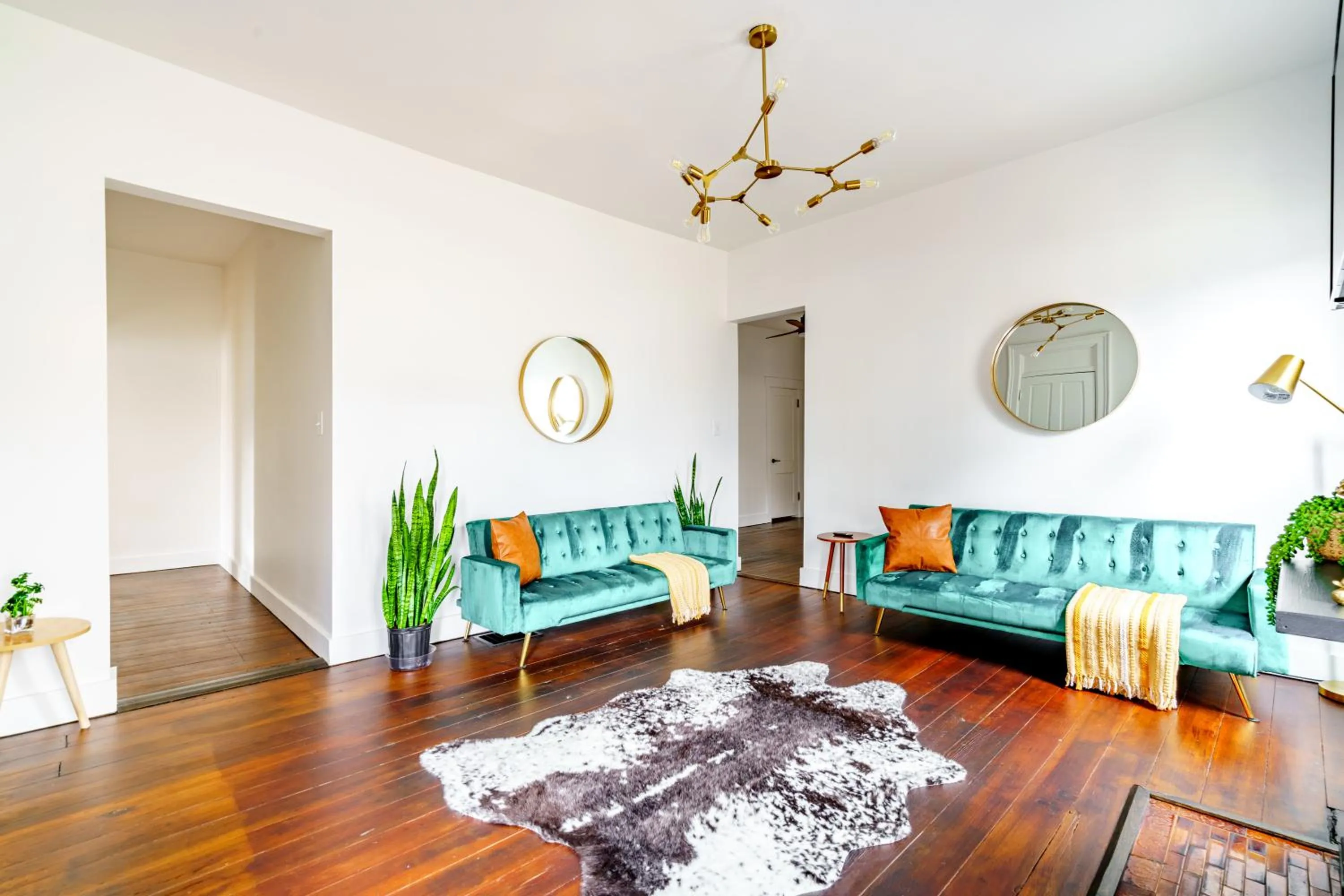 Jungle House Luxury Stays - Downtown Chillicothe