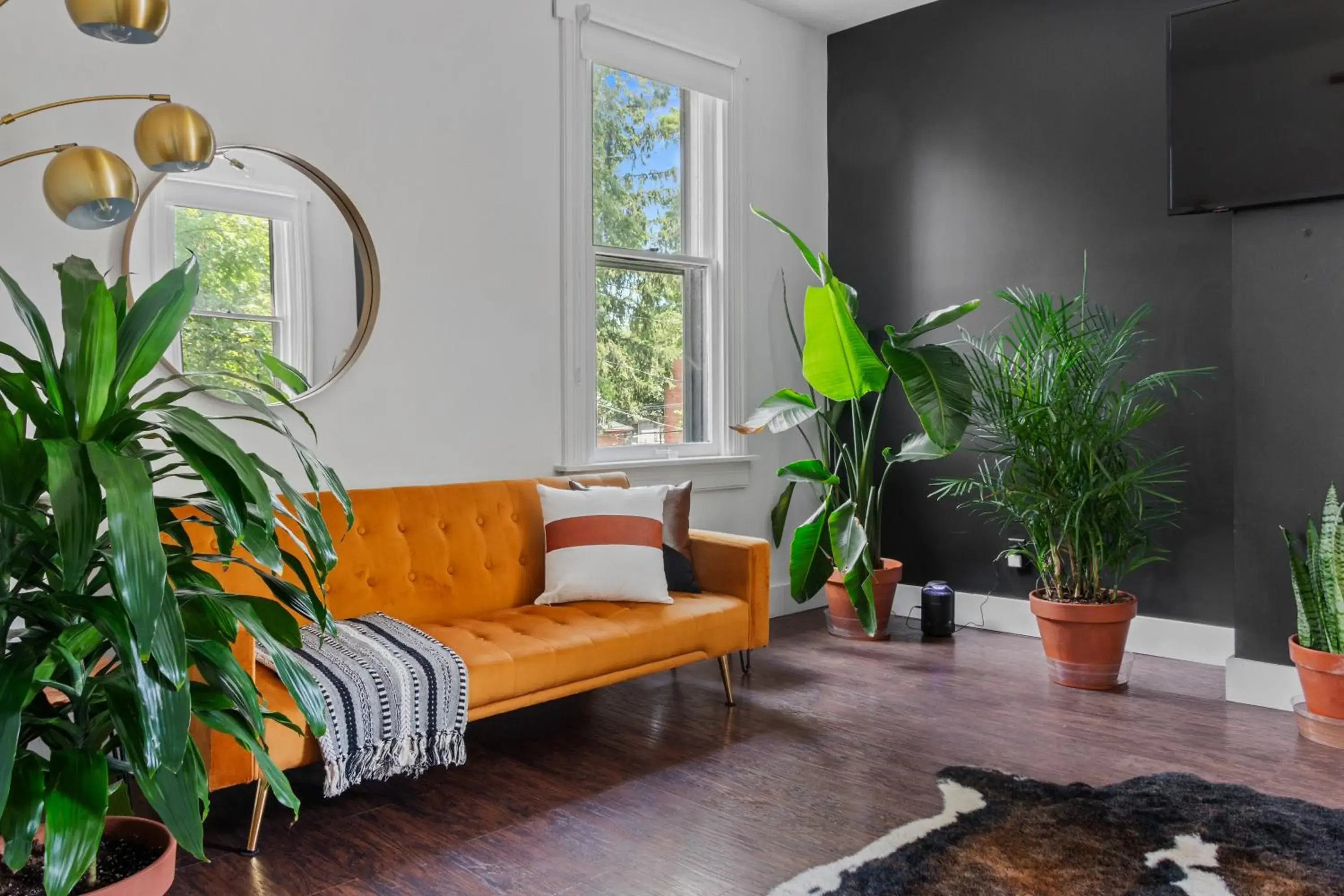 Two-Bedroom House in Jungle House Luxury Stays - Downtown Chillicothe Two-Bedroom House in Jungle House Luxury Stays - Downtown Chillicothe