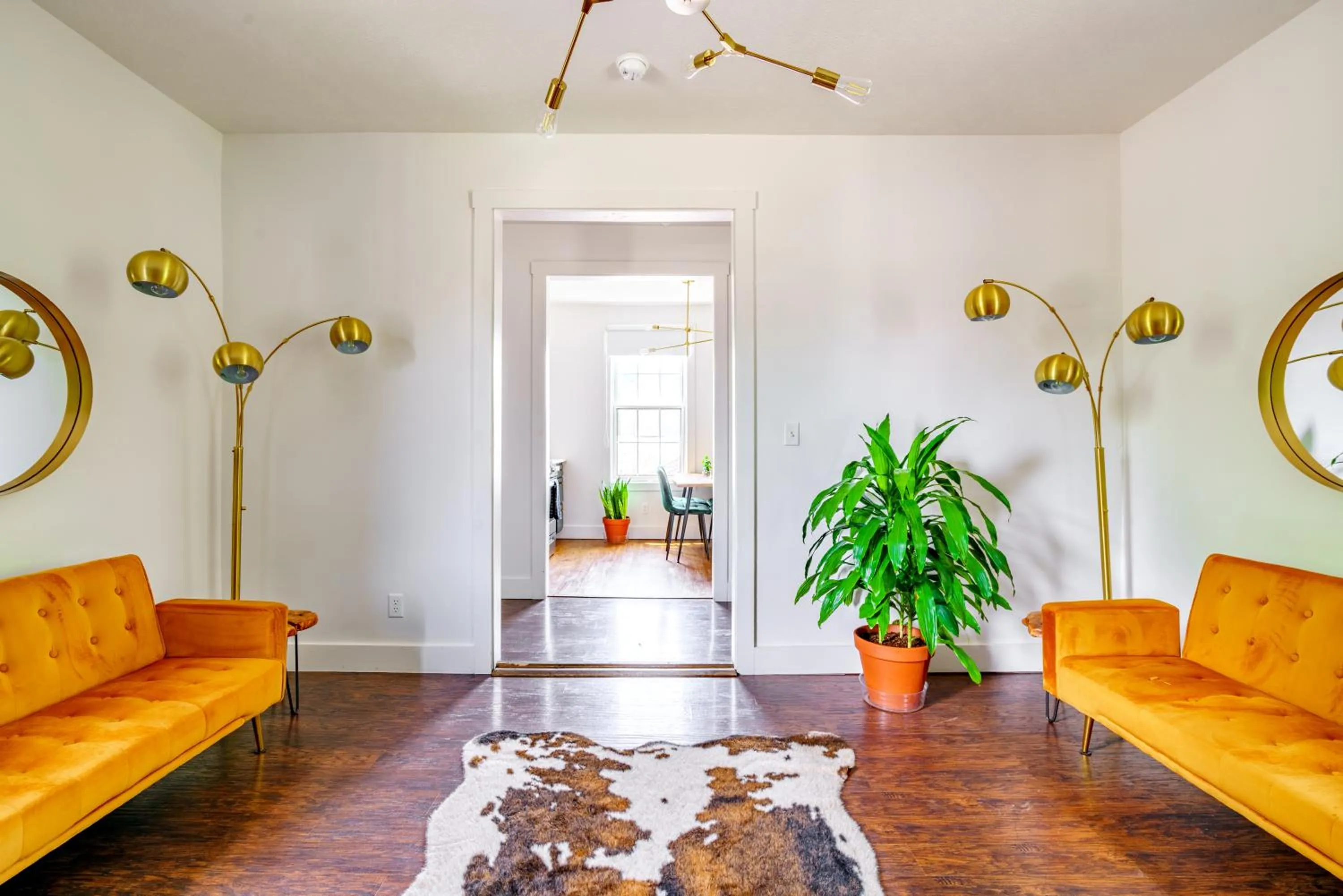 Jungle House Luxury Stays - Downtown Chillicothe