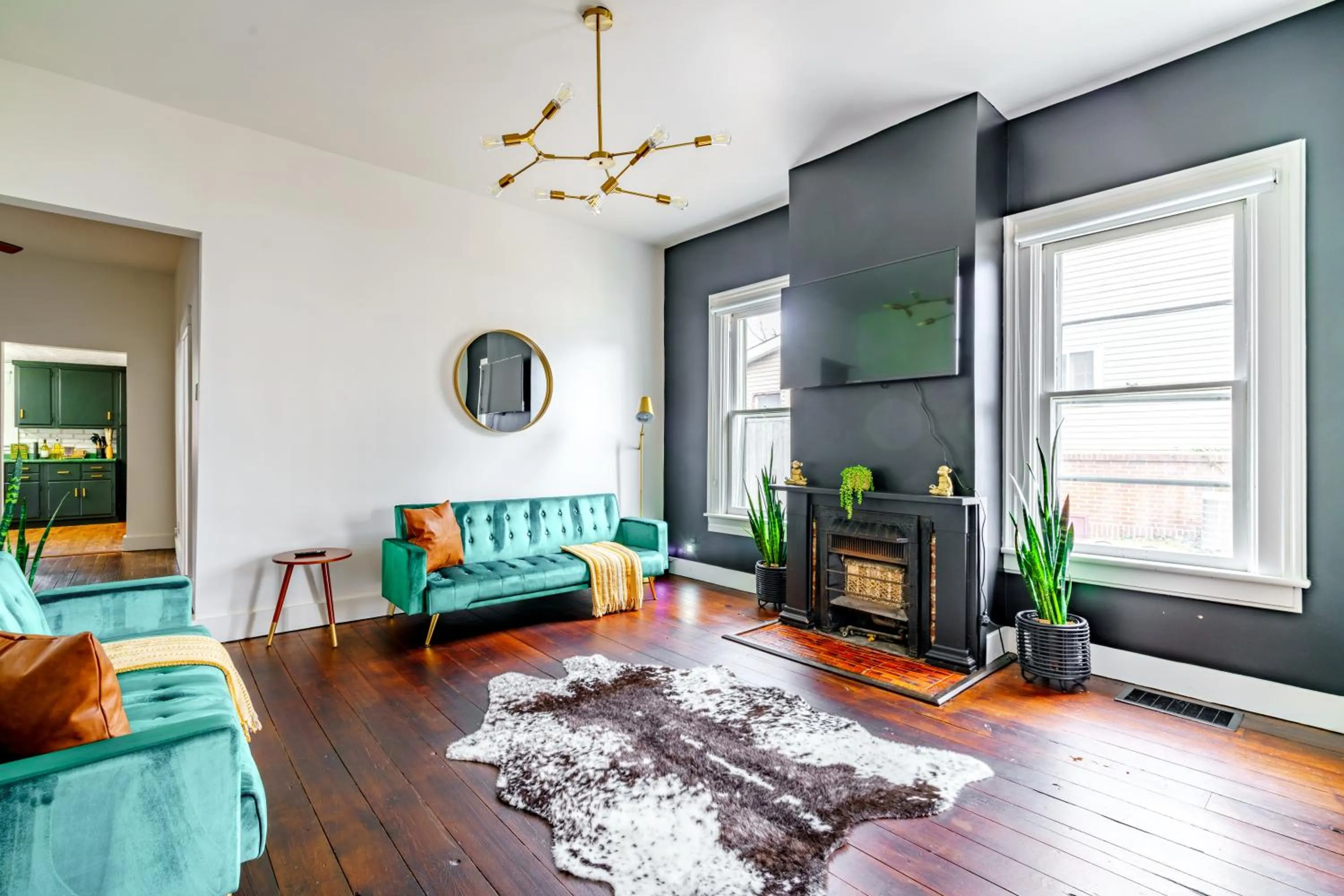 Jungle House Luxury Stays - Downtown Chillicothe