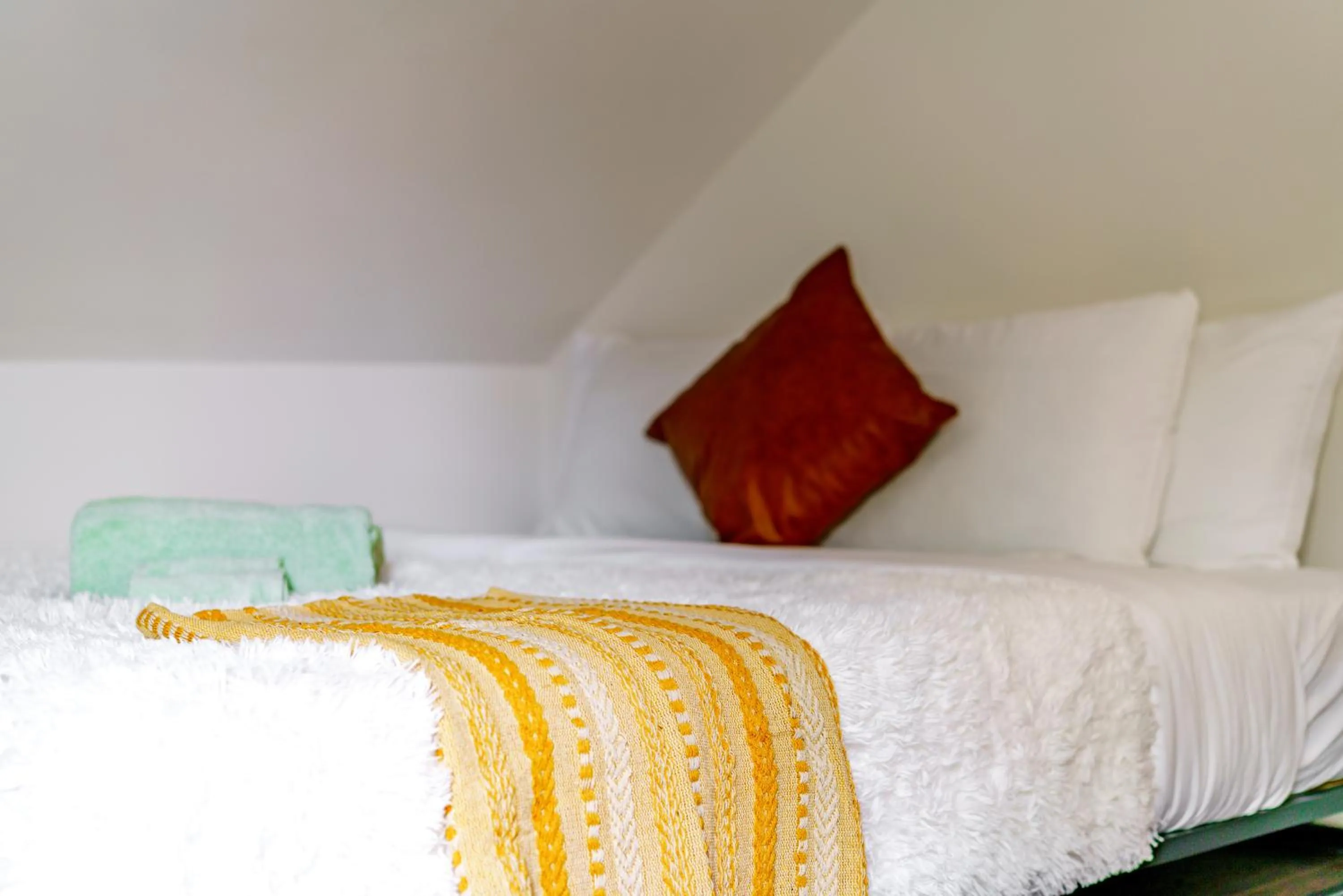 Bed in Jungle House Luxury Stays - Downtown Chillicothe