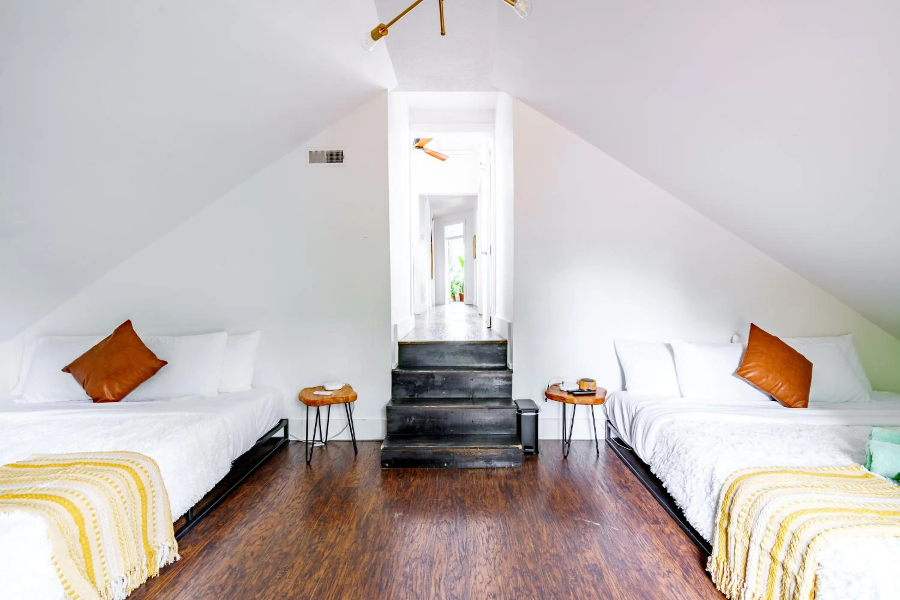 Bed in Jungle House Luxury Stays - Downtown Chillicothe