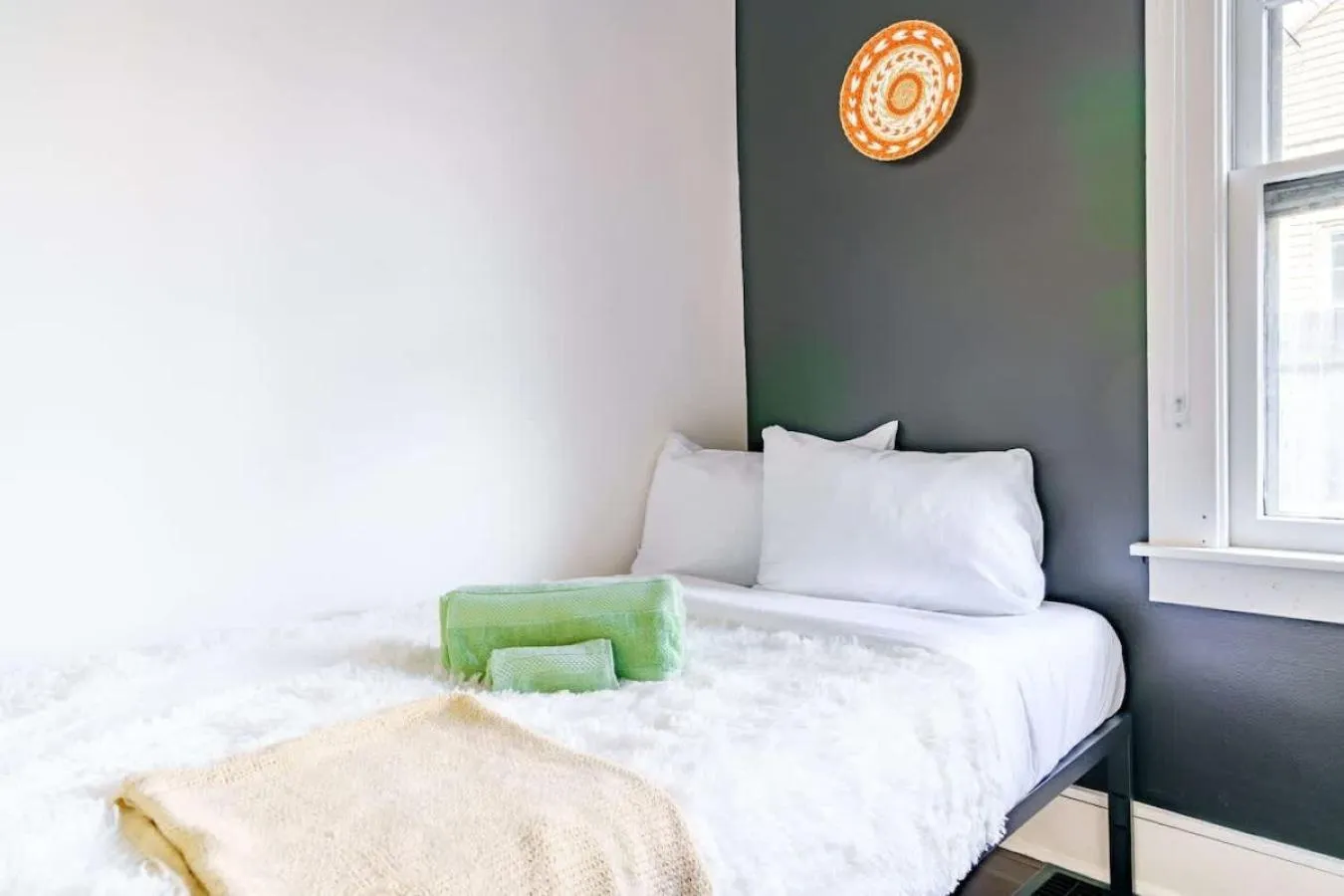 Bed in Jungle House Luxury Stays - Downtown Chillicothe