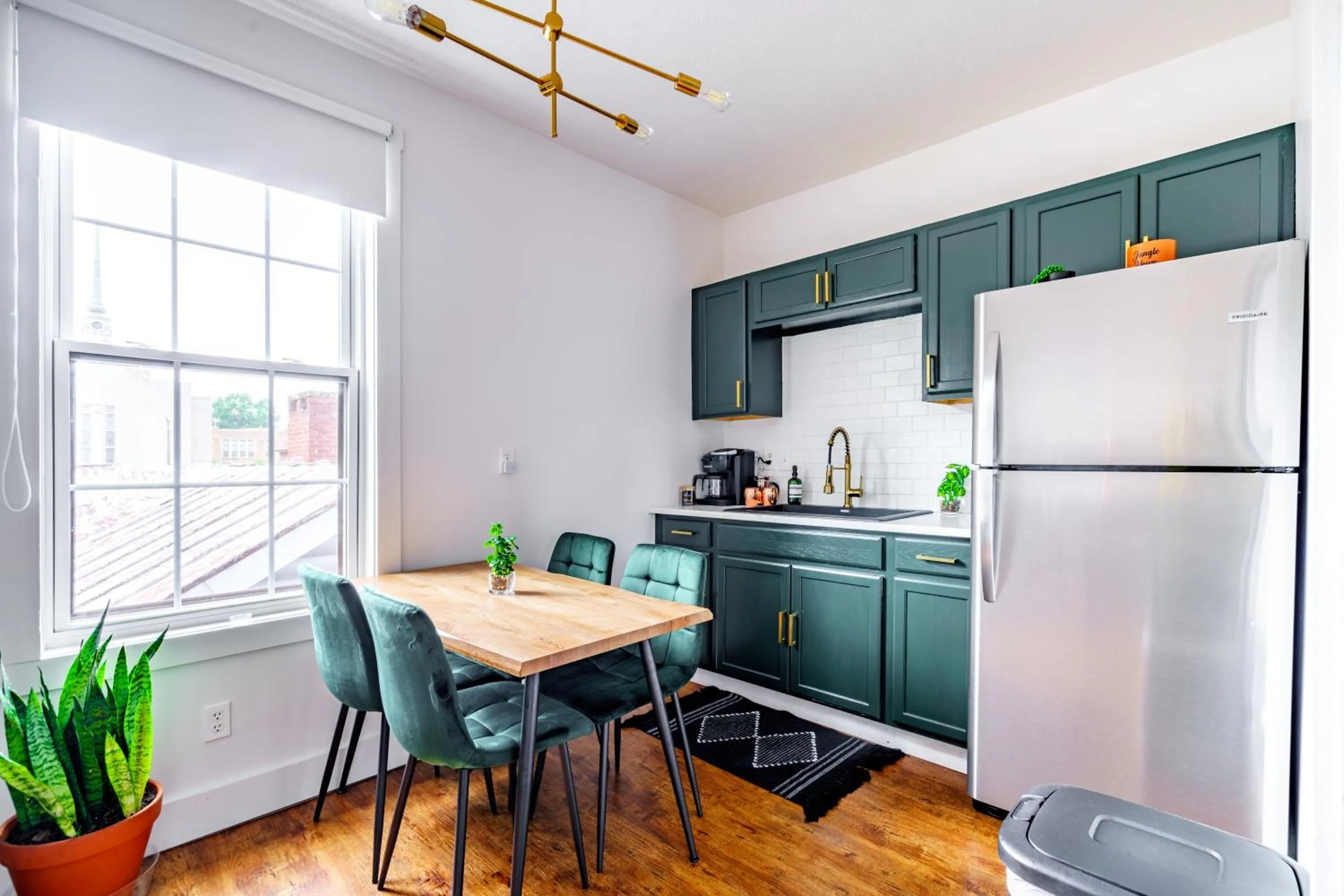 Jungle House Luxury Stays - Downtown Chillicothe