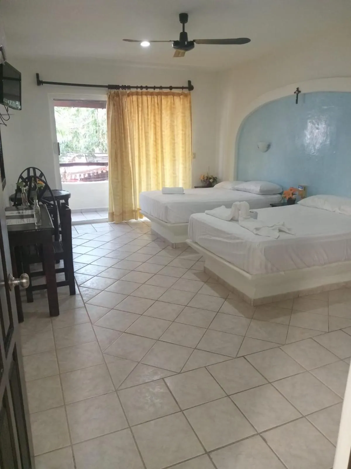 Photo of the whole room, Bed in Hotel Castillo Del Mar - 5 Th Ave