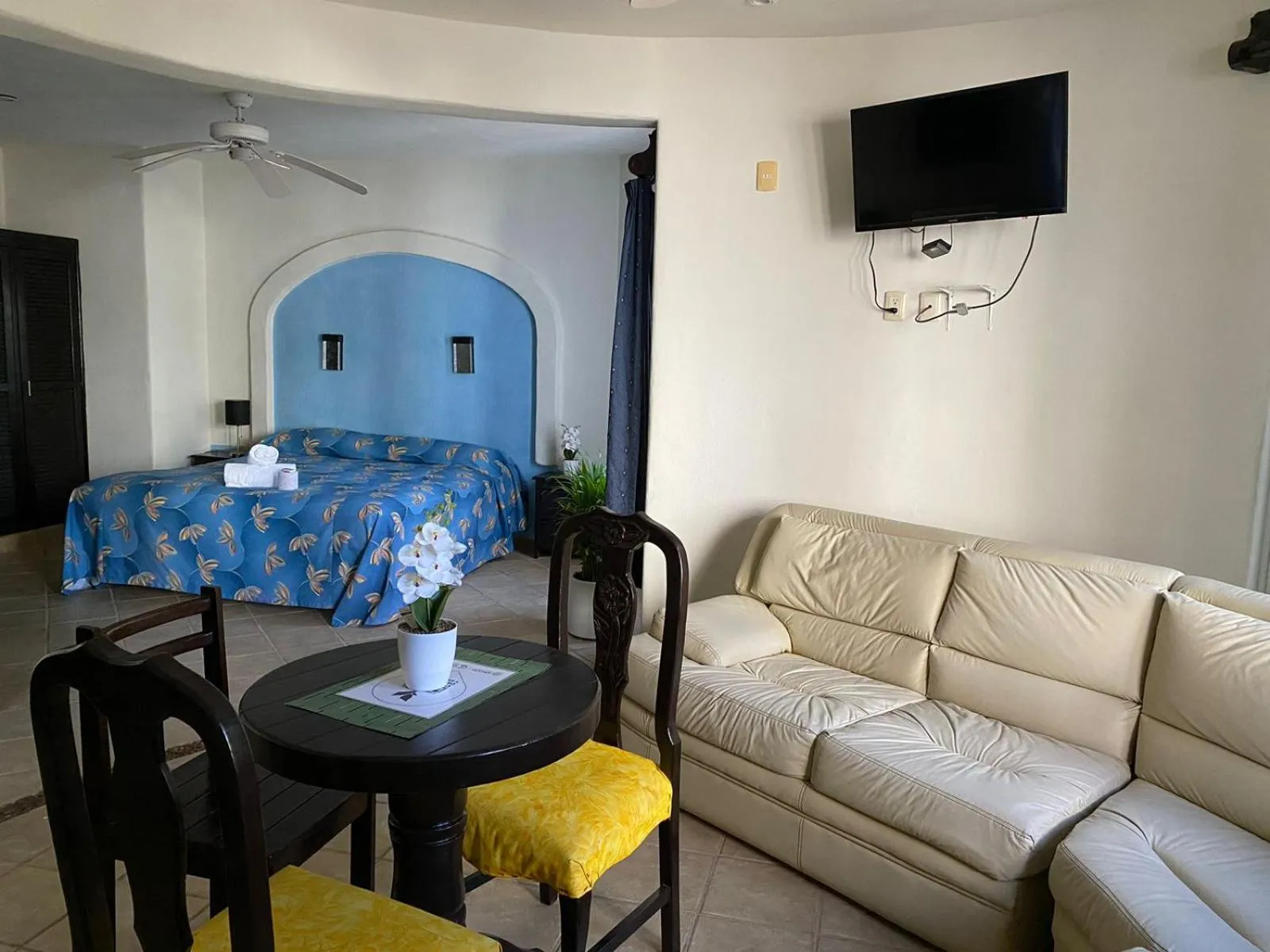 TV and multimedia in Hotel Castillo Del Mar - 5 Th Ave