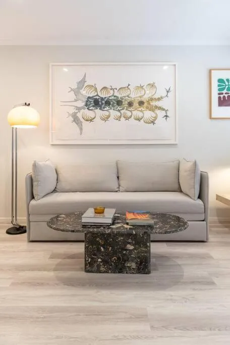 Luxury modern CBD ground floor apartment.