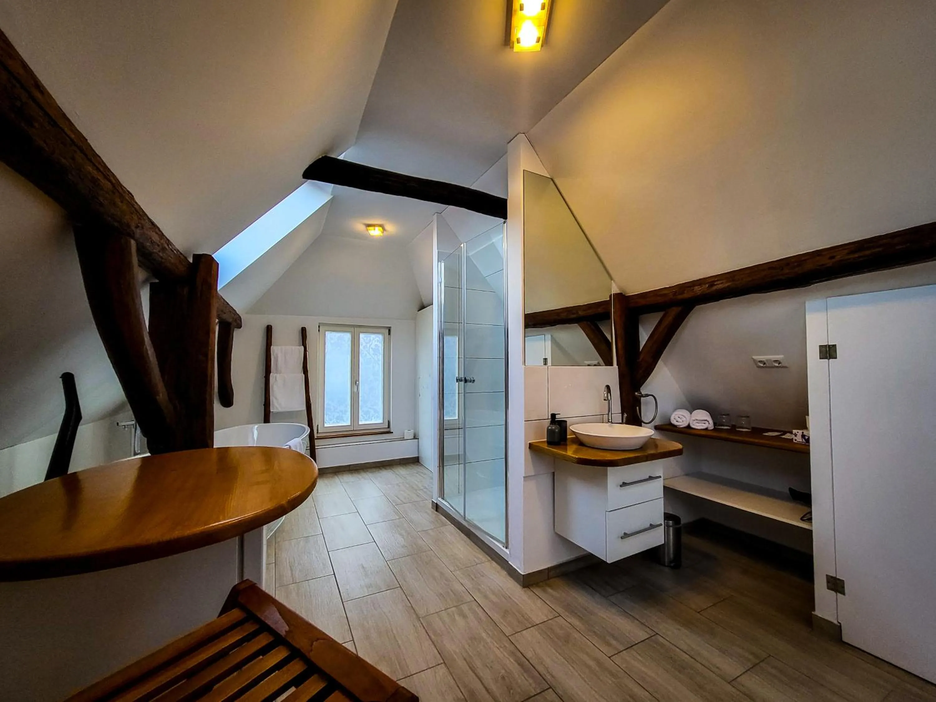 Shower, Bed in Hotel und Restaurant Zum Löwen