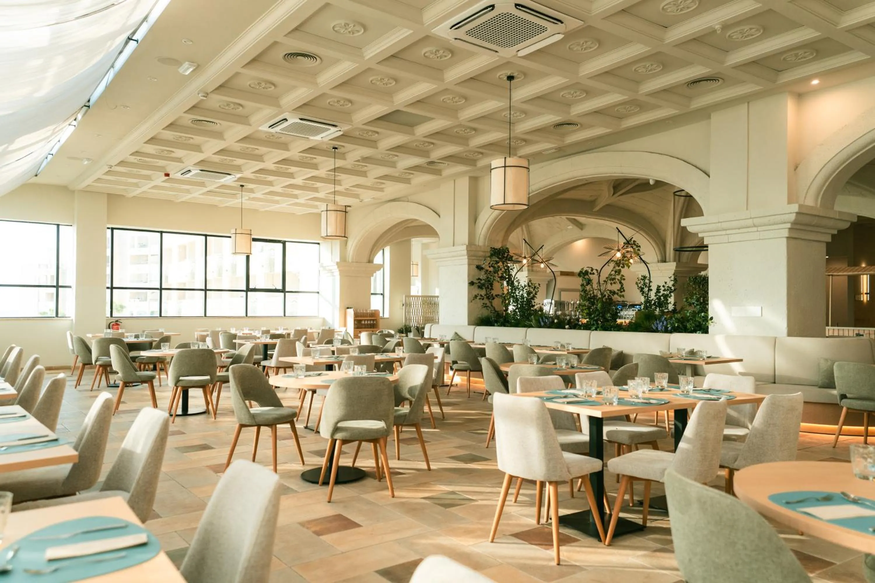 Restaurant/places to eat in PONTIANA Thalasso Hotel