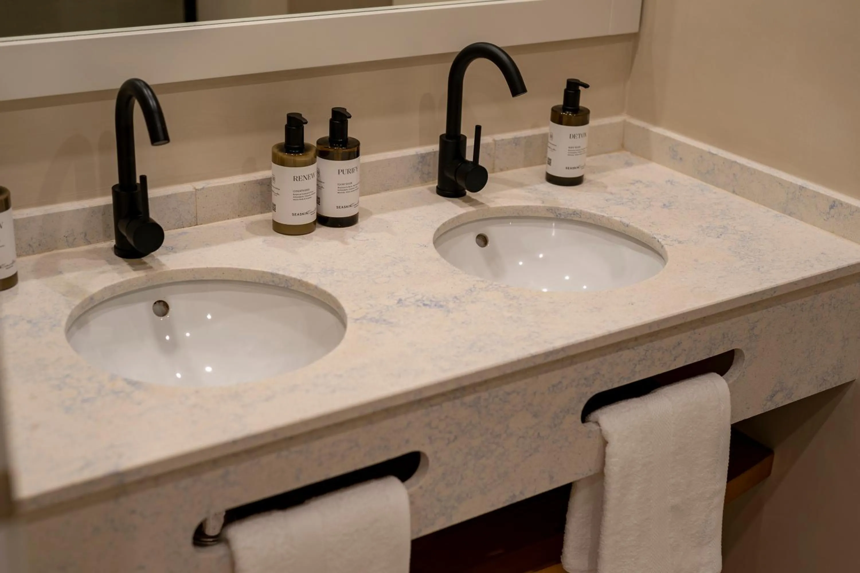 Bathroom in PONTIANA Thalasso Hotel