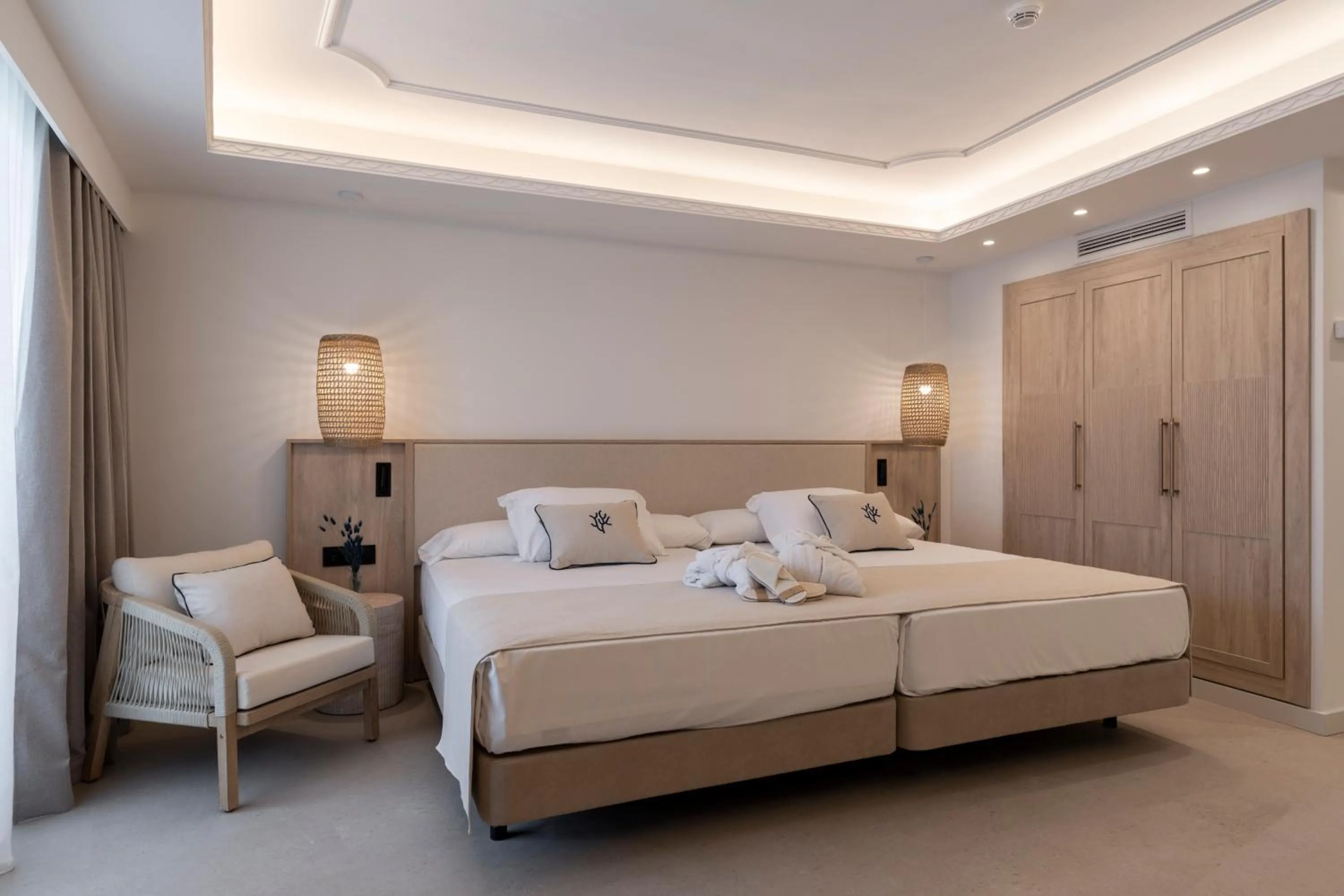 Bed in PONTIANA Thalasso Hotel