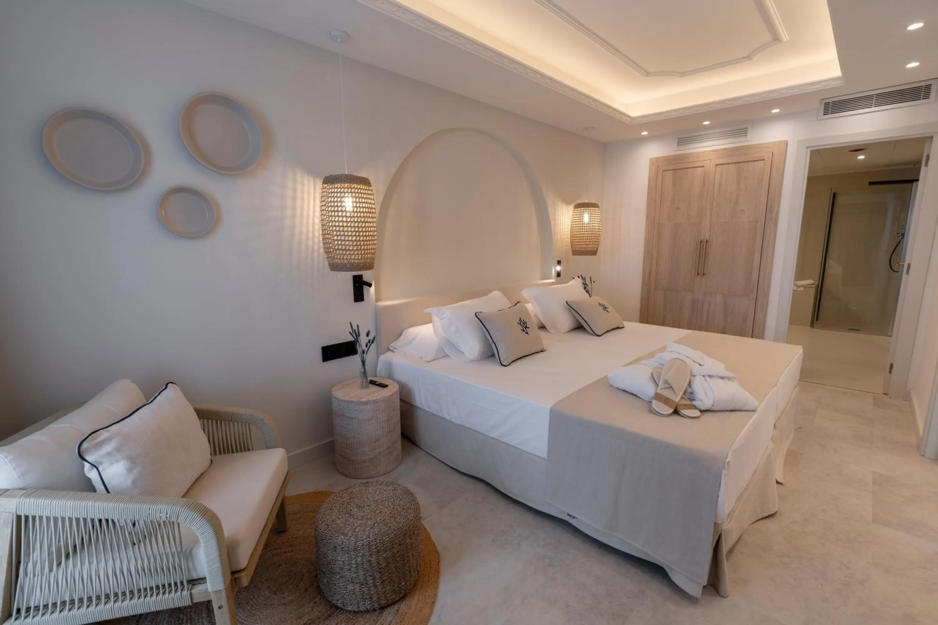 Bed in PONTIANA Thalasso Hotel