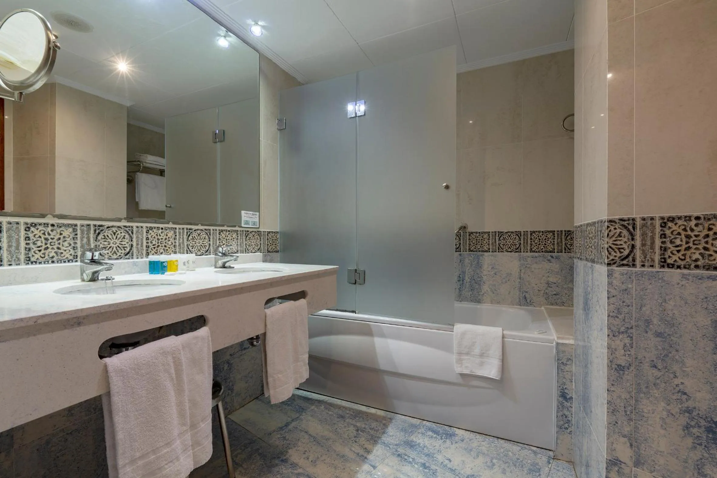 Bathroom in Marina d'Or ® Hotel Marina d'Or Balneario 5*