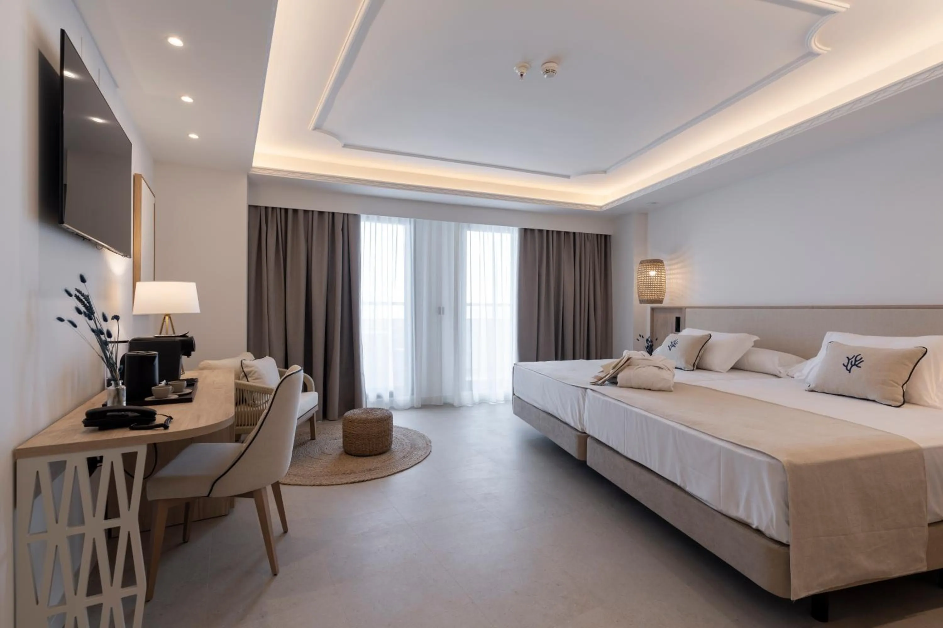 Bed in PONTIANA Thalasso Hotel