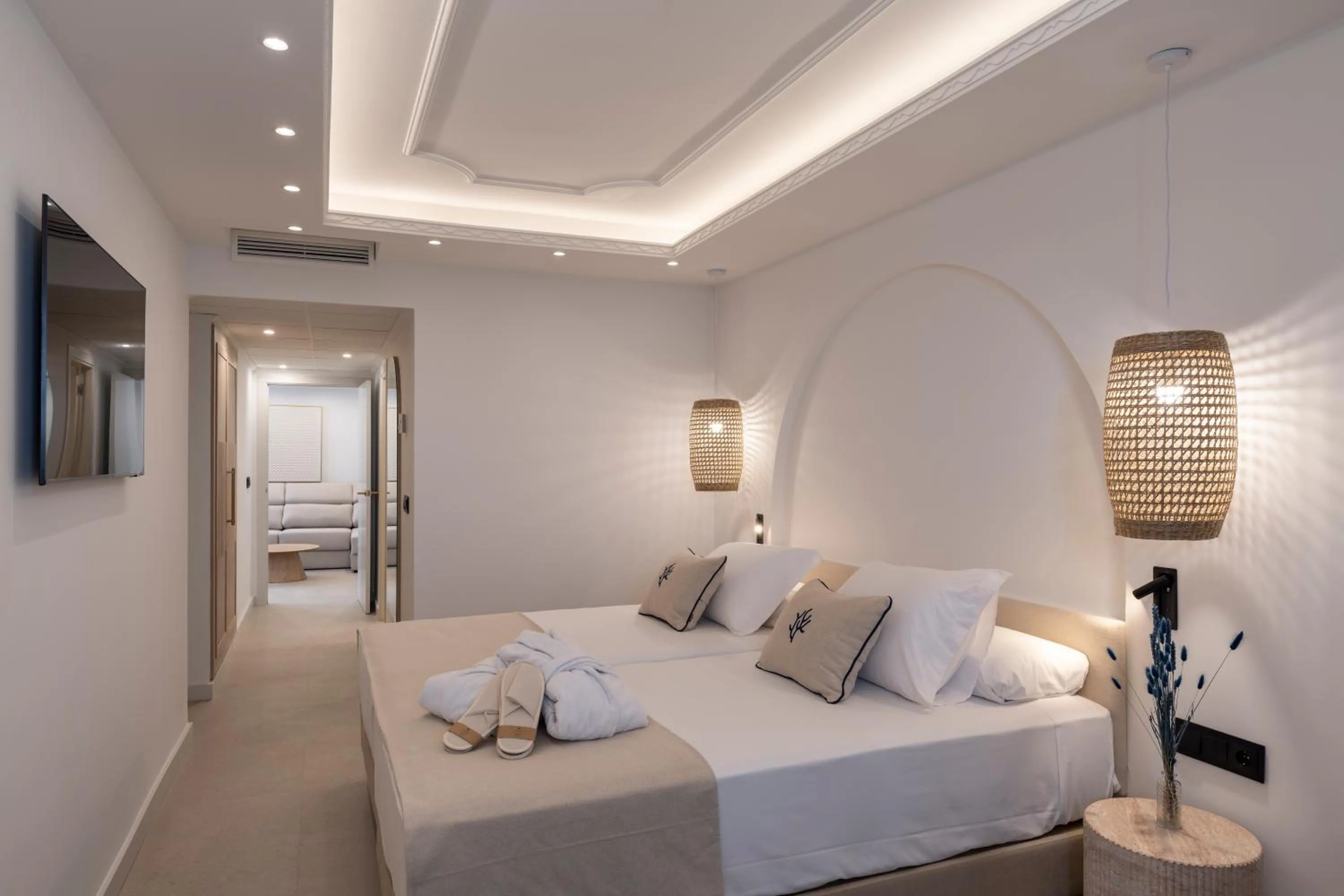 Bed in PONTIANA Thalasso Hotel
