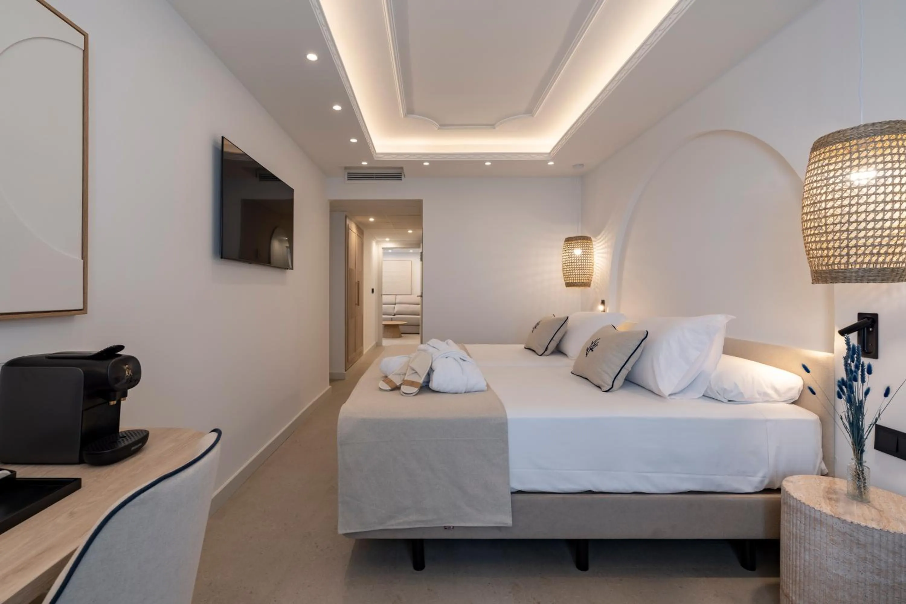 Bed in PONTIANA Thalasso Hotel