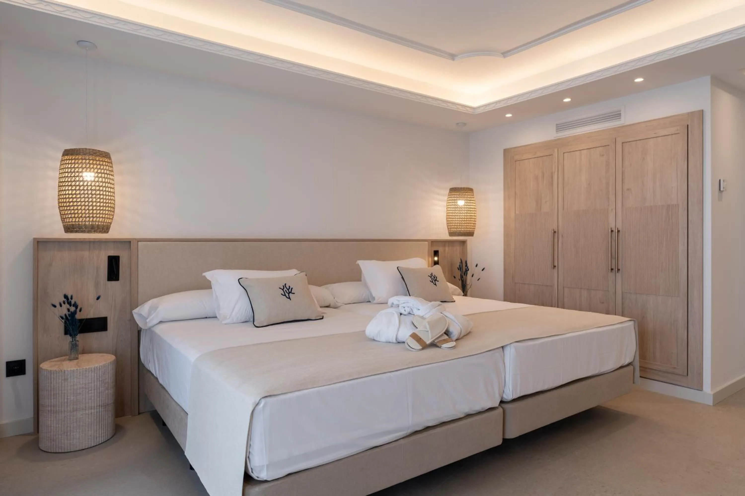 Bed in PONTIANA Thalasso Hotel
